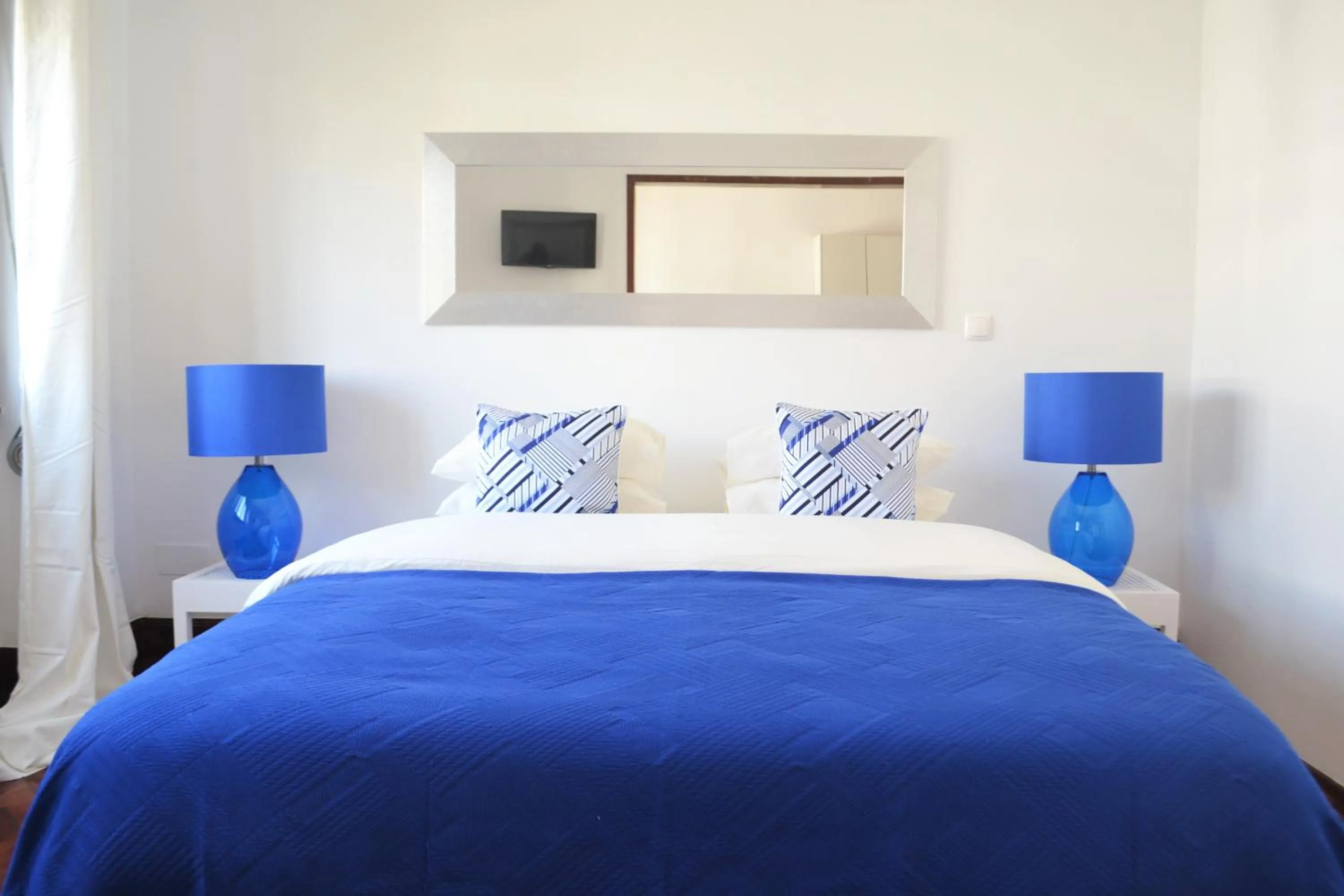 Bedroom, Bed in Feeling Eduardo VII