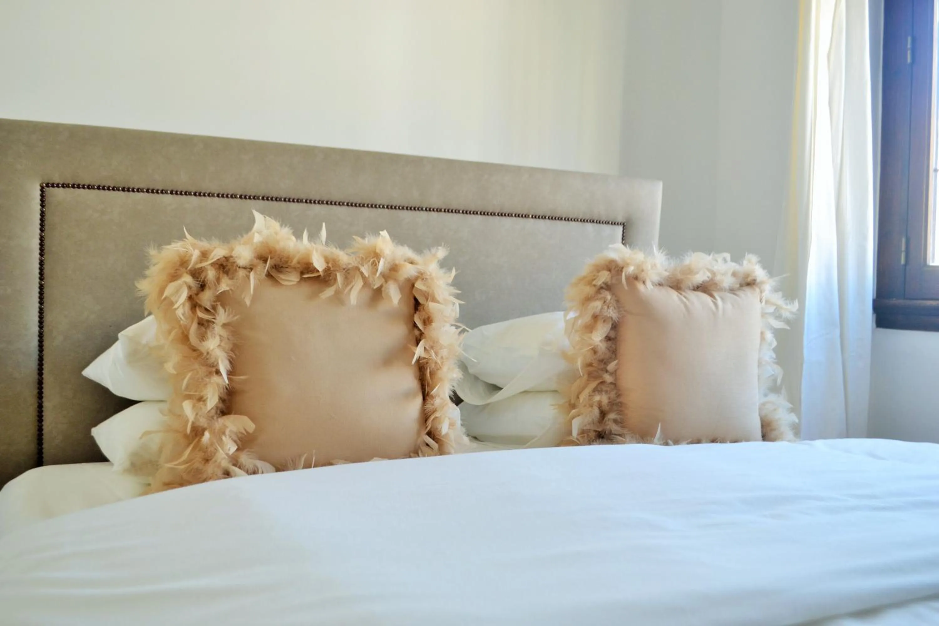 Decorative detail, Bed in Feeling Eduardo VII