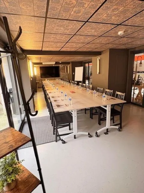 Meeting/conference room in Hôtel La Fabrique