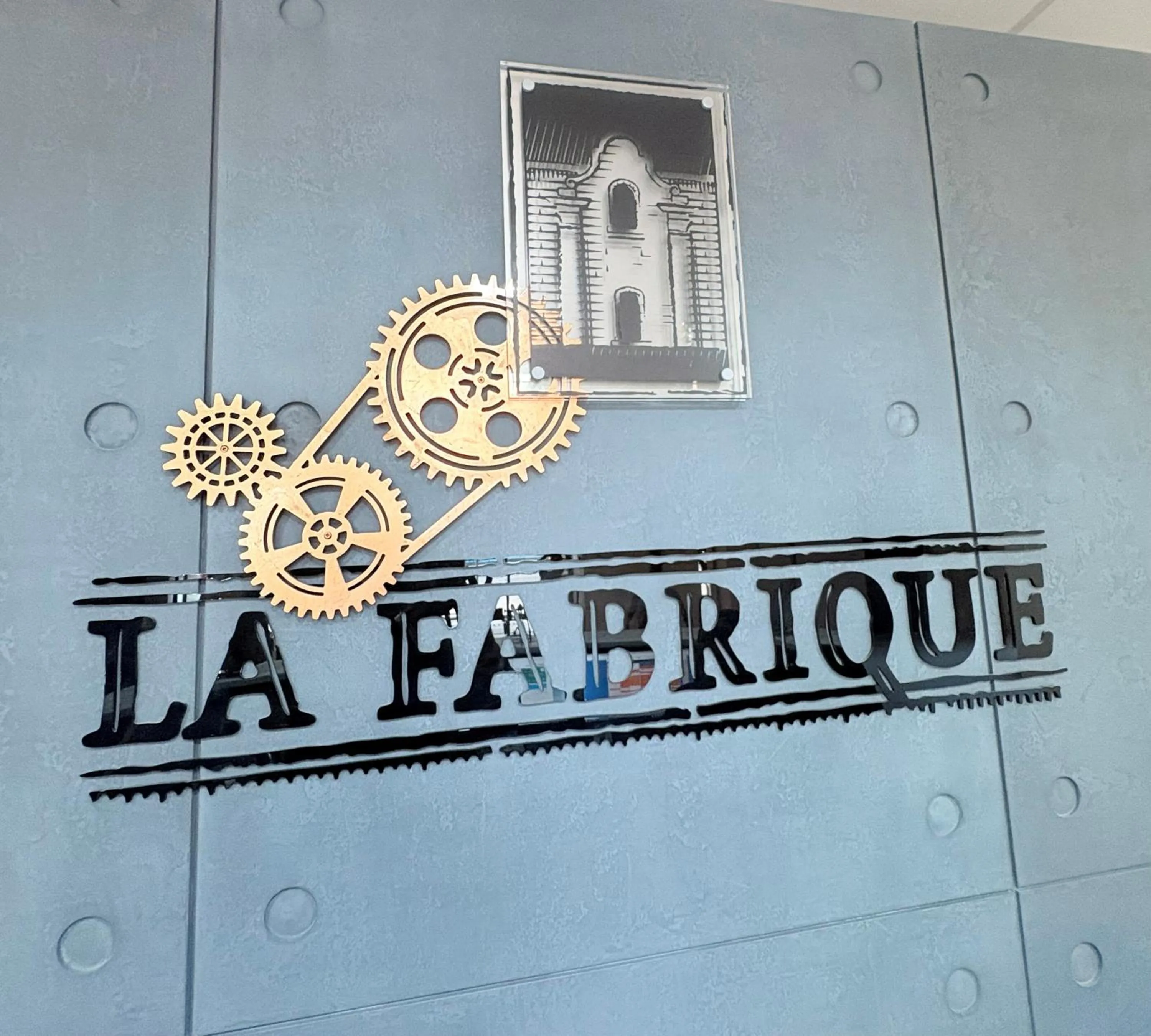 Logo/Certificate/Sign in Hôtel La Fabrique