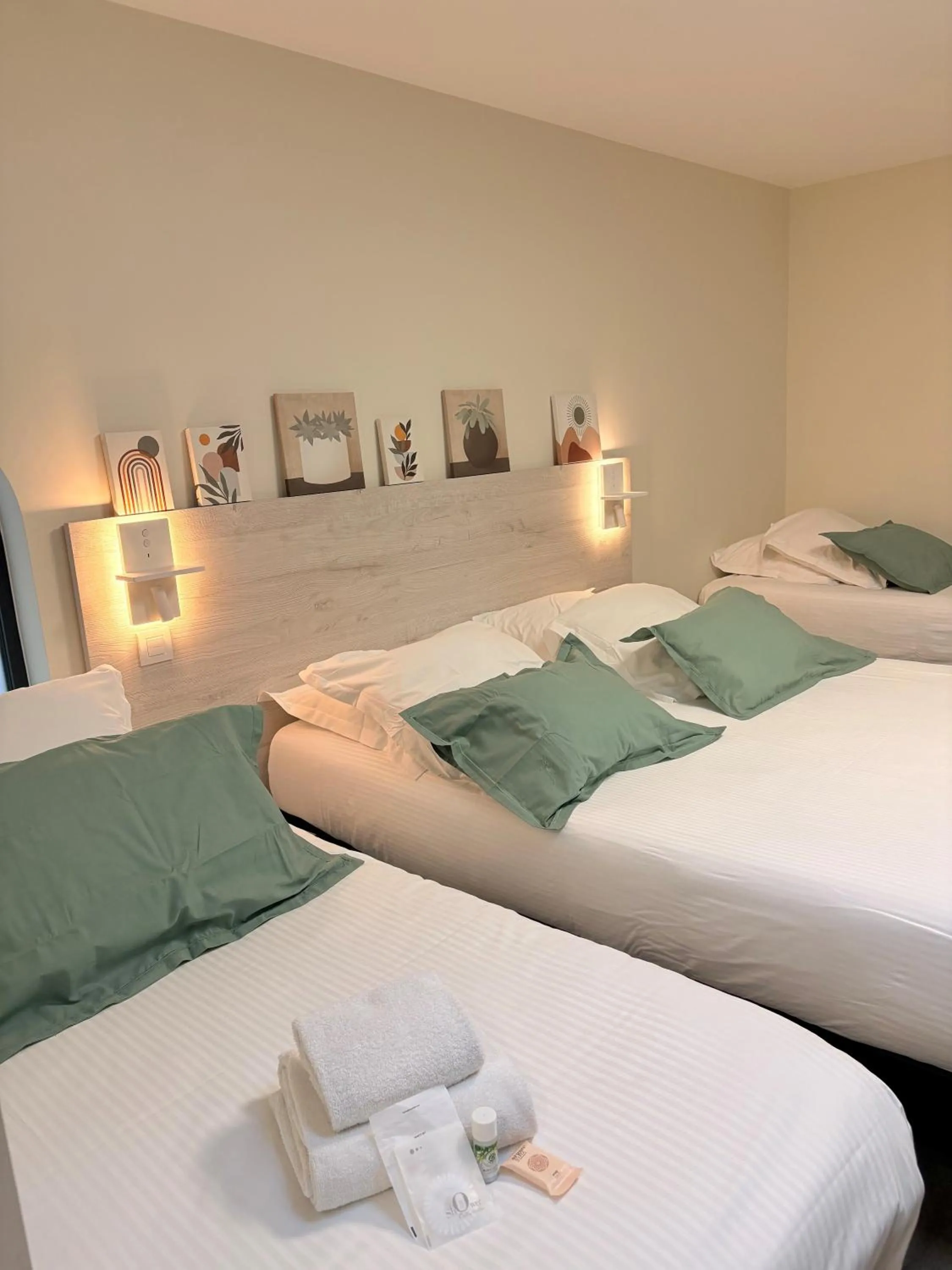 Bedroom, Bed in Hôtel La Fabrique