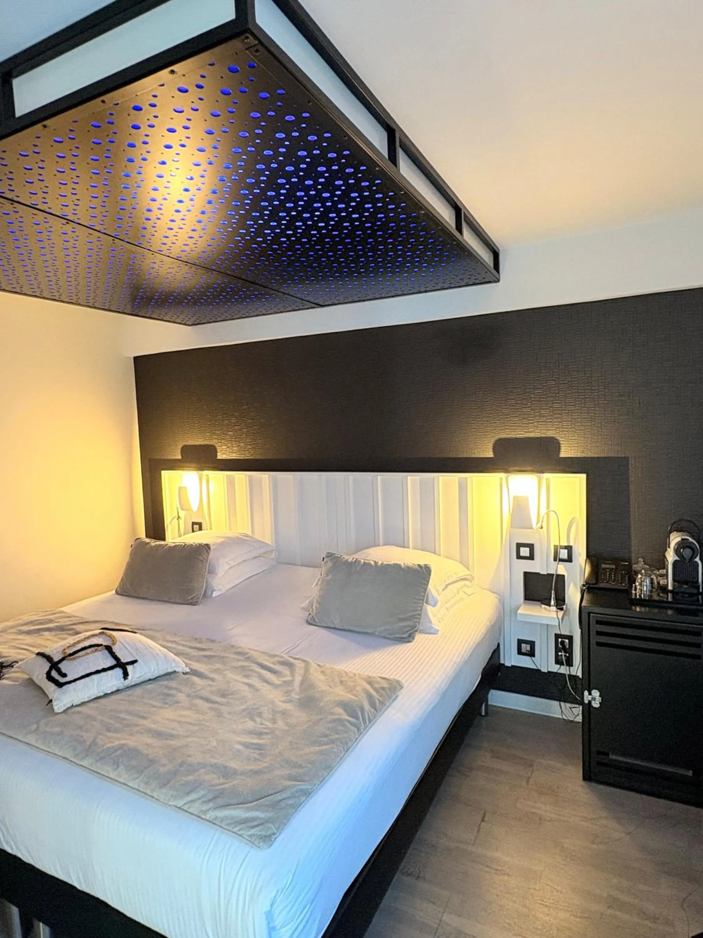 Bedroom, Bed in Hôtel La Fabrique