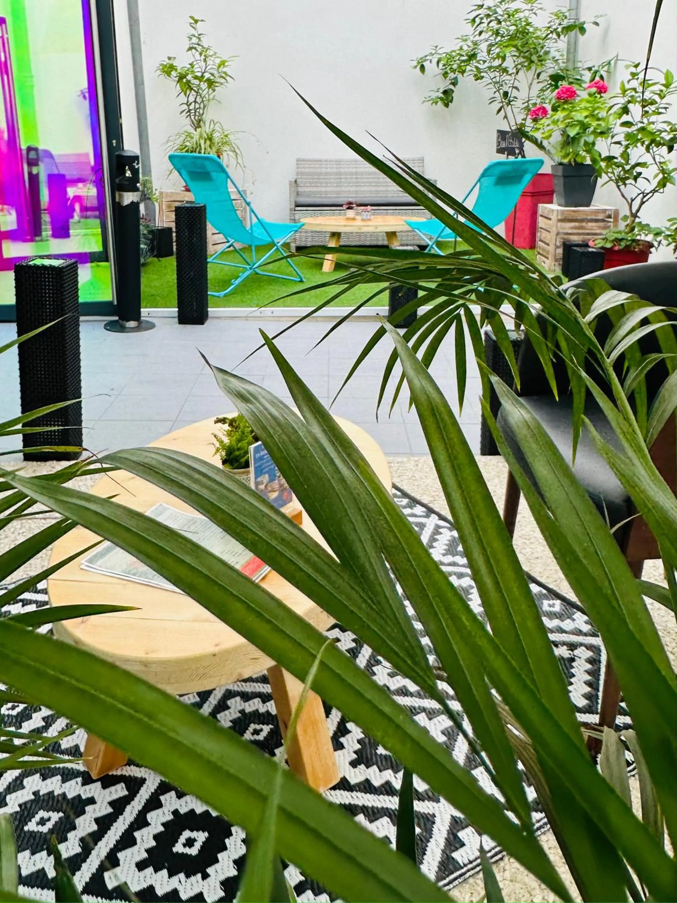 Patio in Hôtel La Fabrique