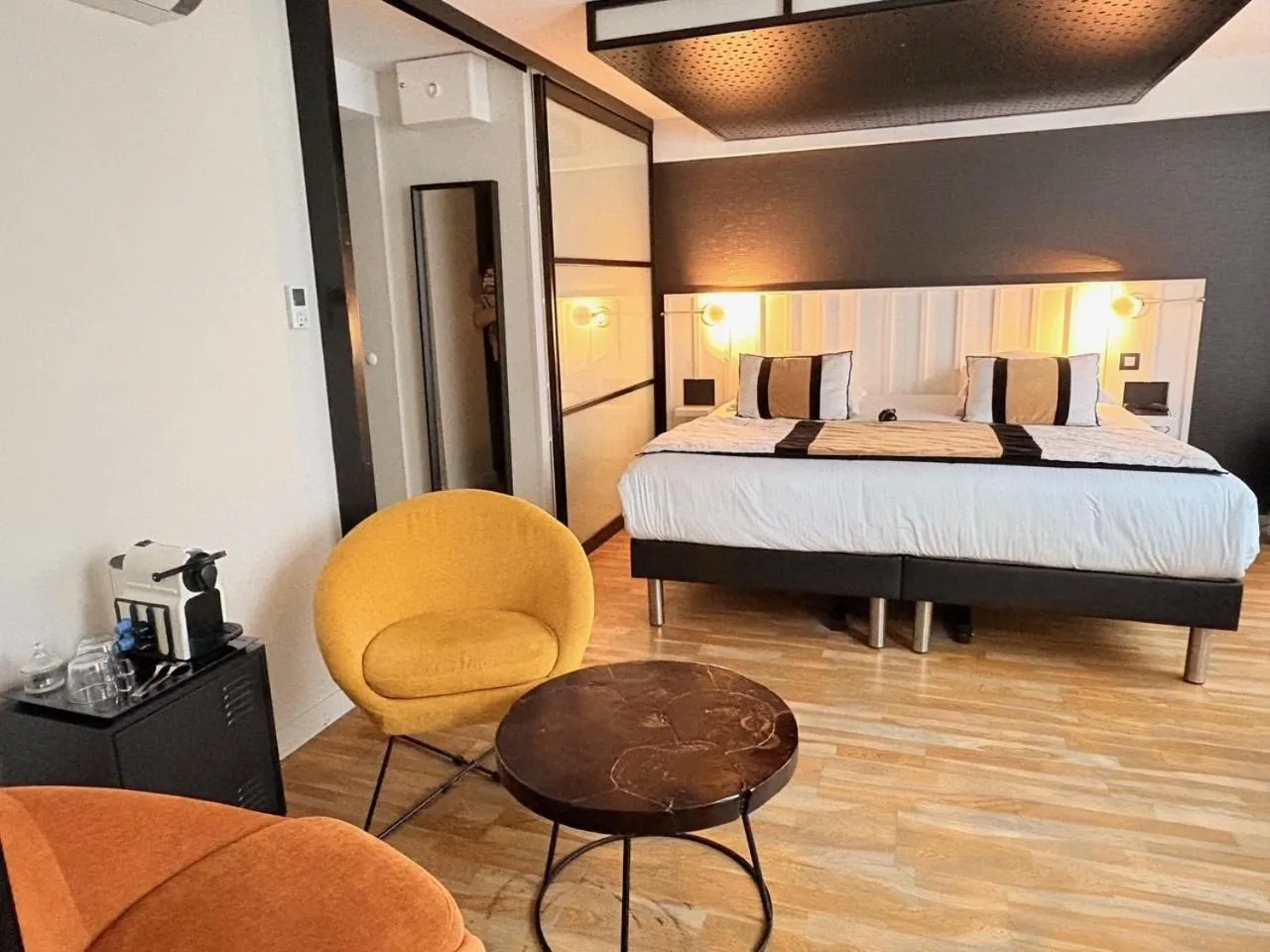 Bedroom, Bed in Hôtel La Fabrique