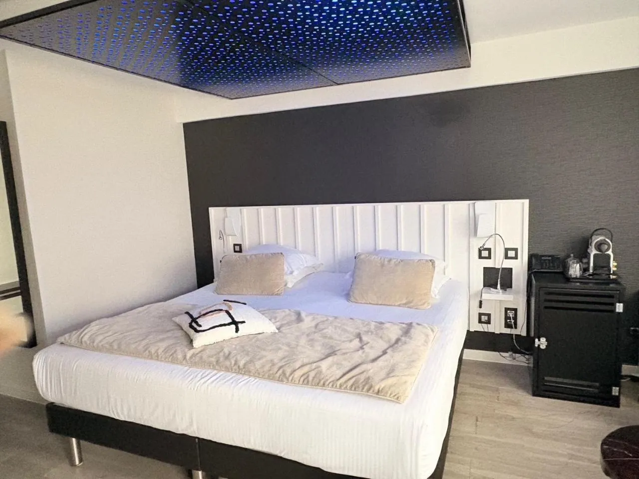 Bedroom, Bed in Hôtel La Fabrique