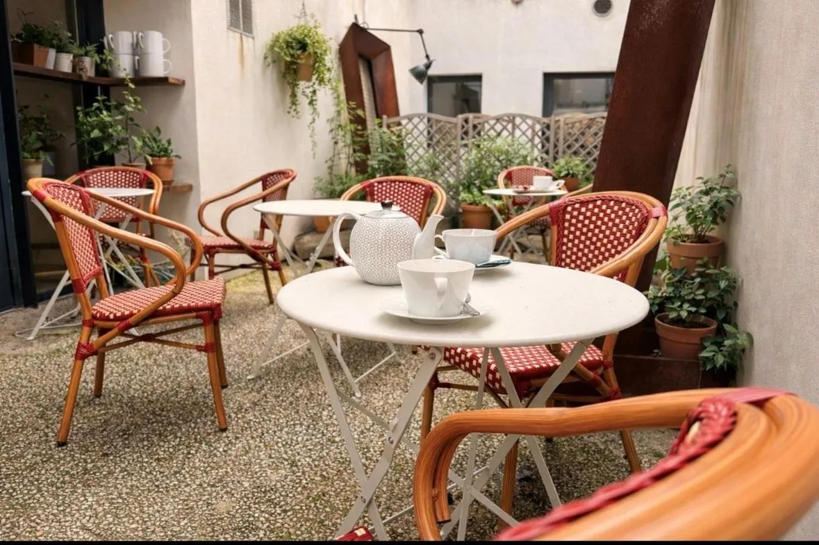 Patio in Hôtel La Fabrique