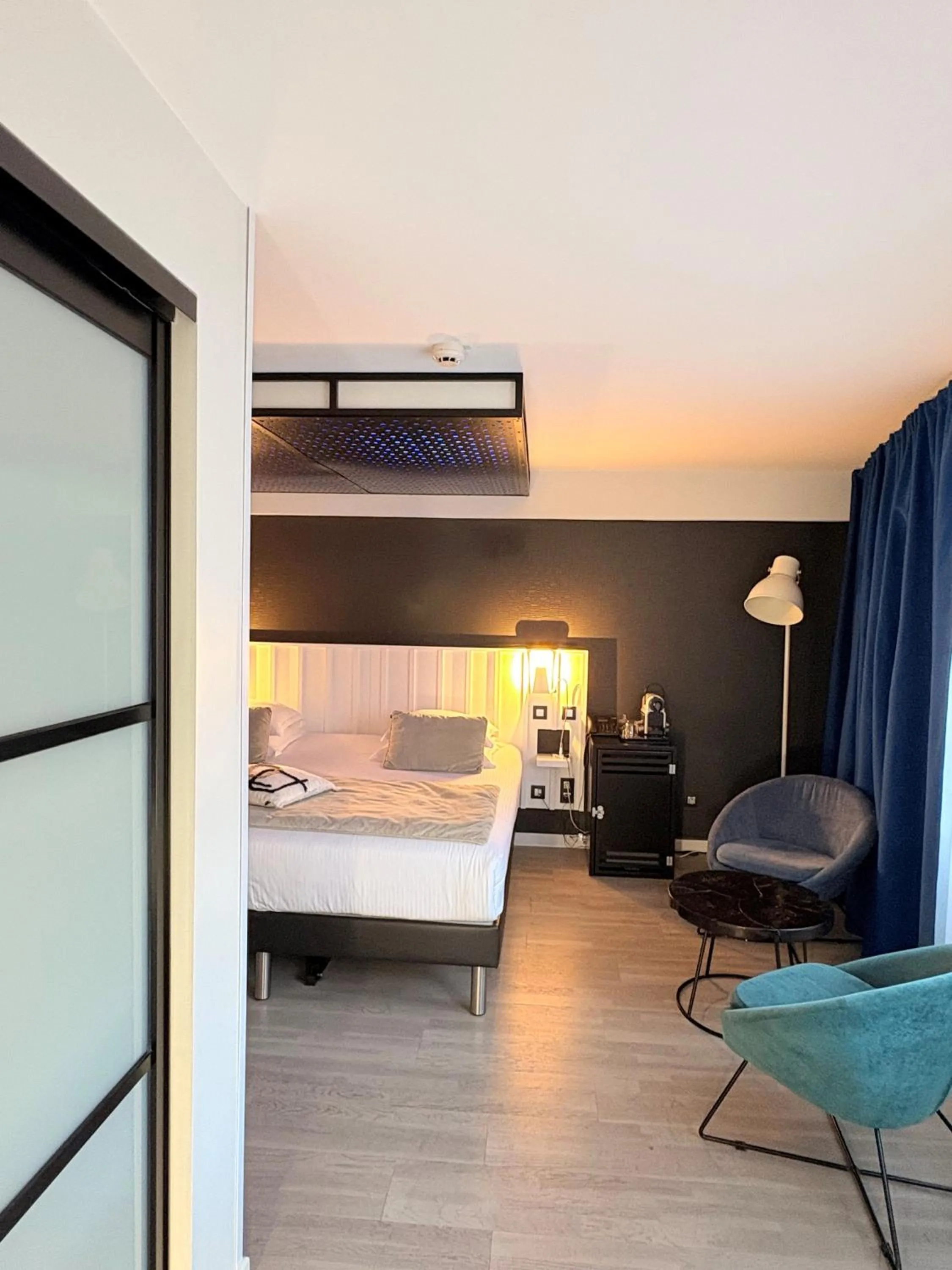 Bedroom, Bed in Hôtel La Fabrique