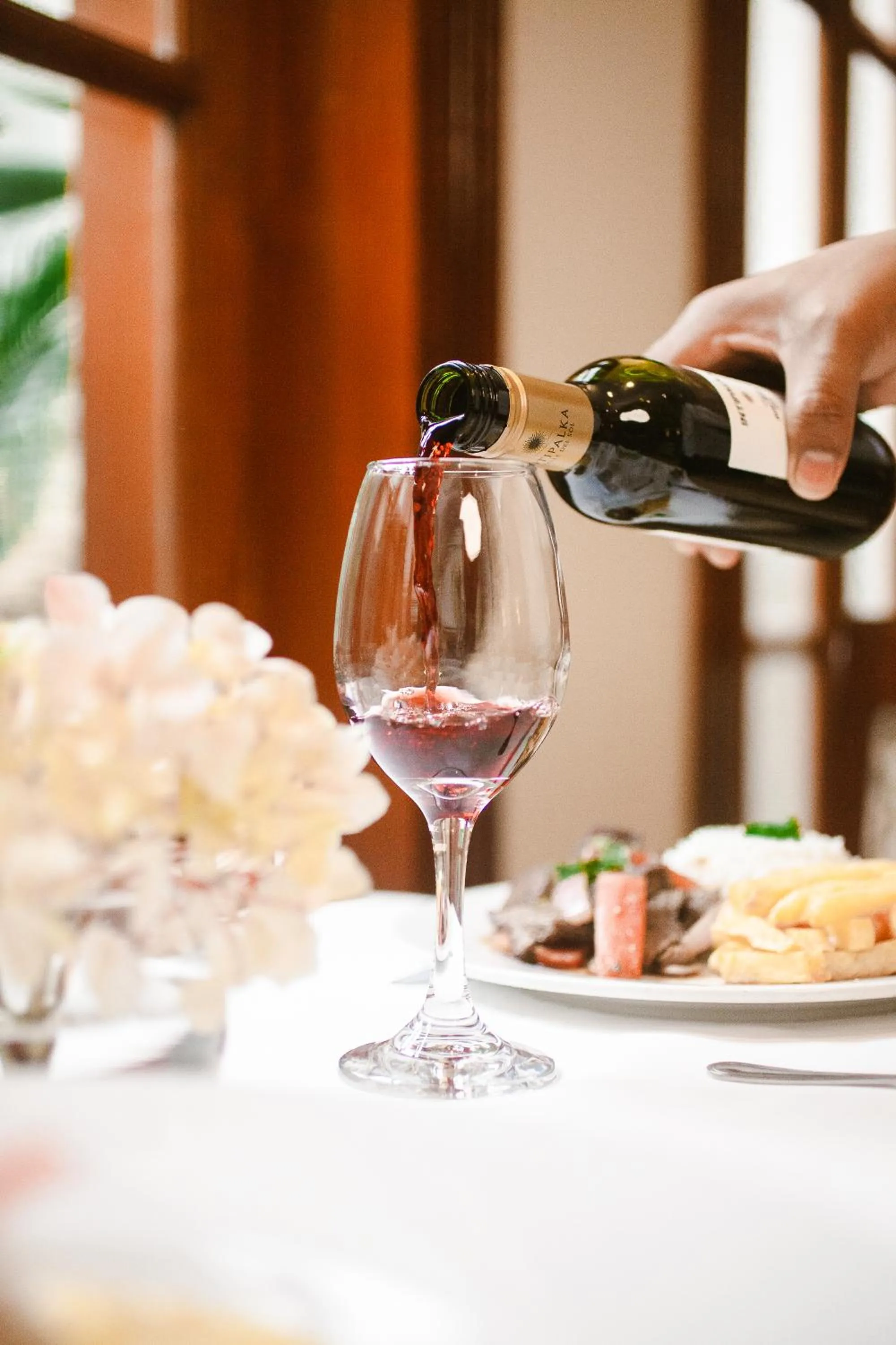 Restaurant/places to eat in Los Tallanes Hotel & Suites