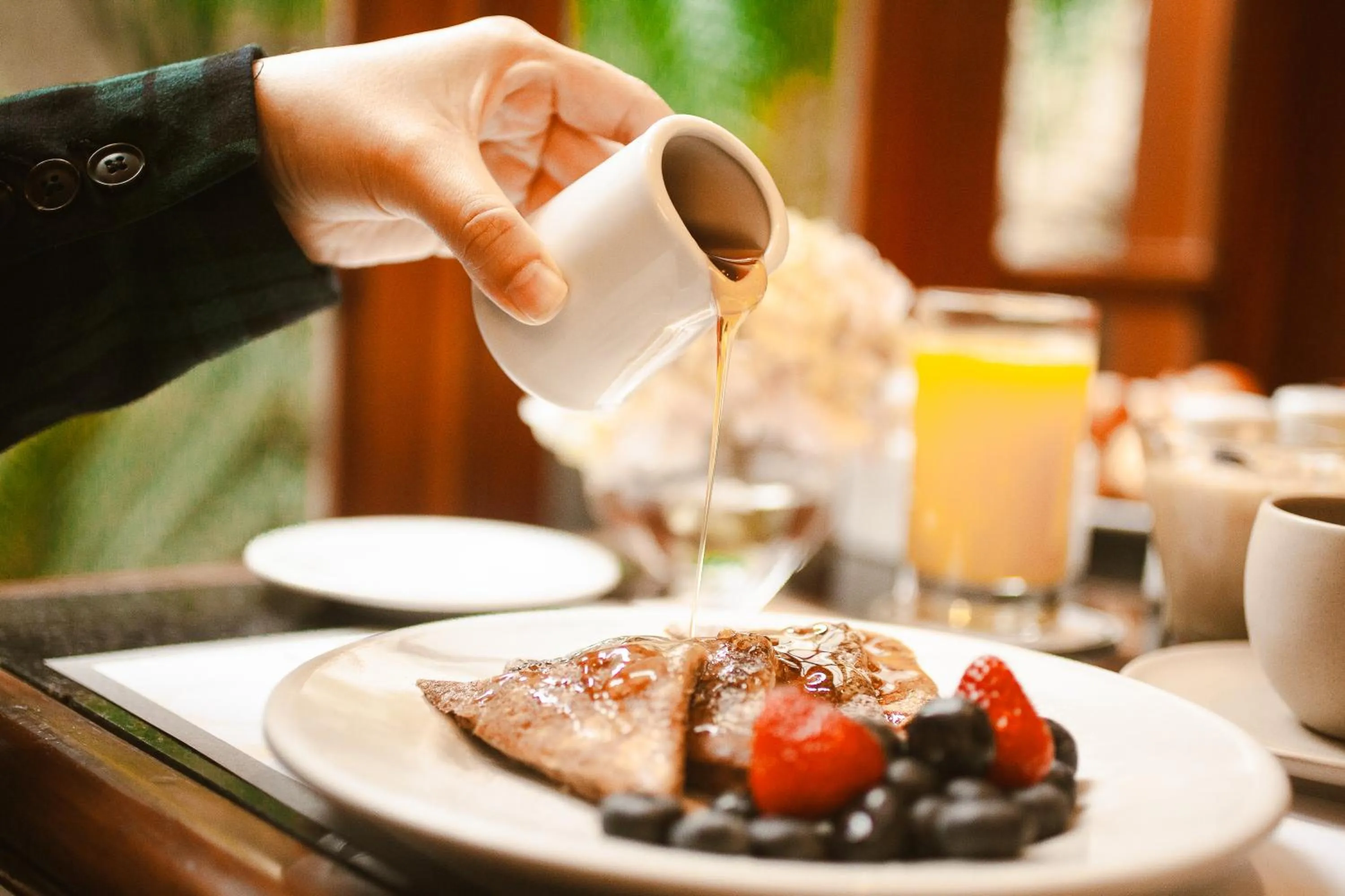 Restaurant/places to eat in Los Tallanes Hotel & Suites