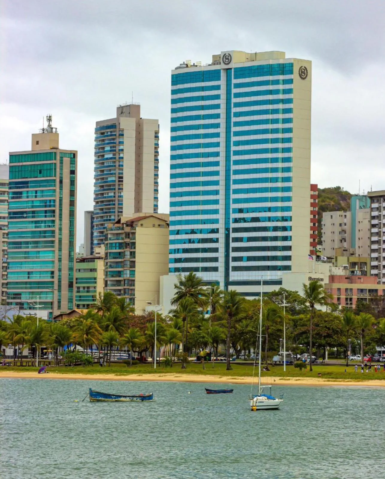 Property building in Sheraton Vitoria