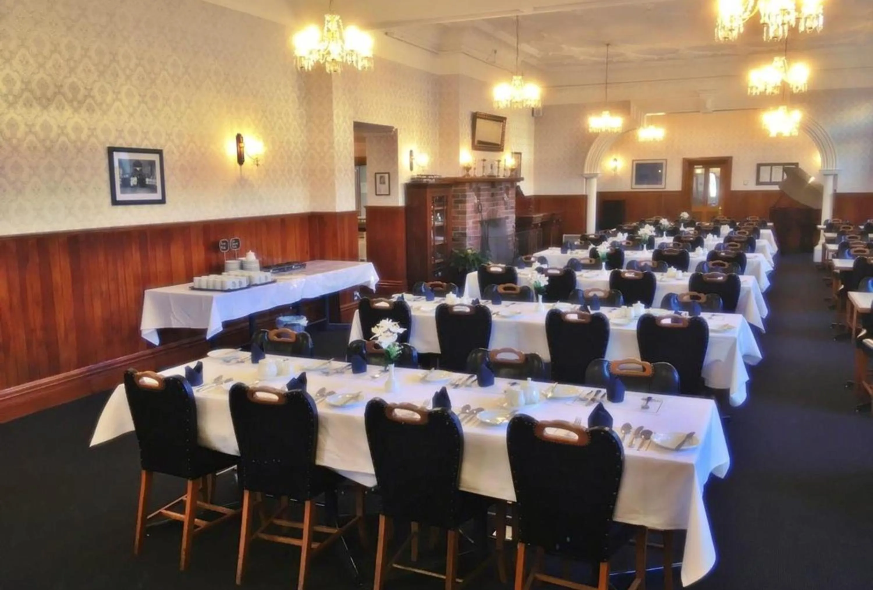 Restaurant/places to eat in Leviathan Hotel