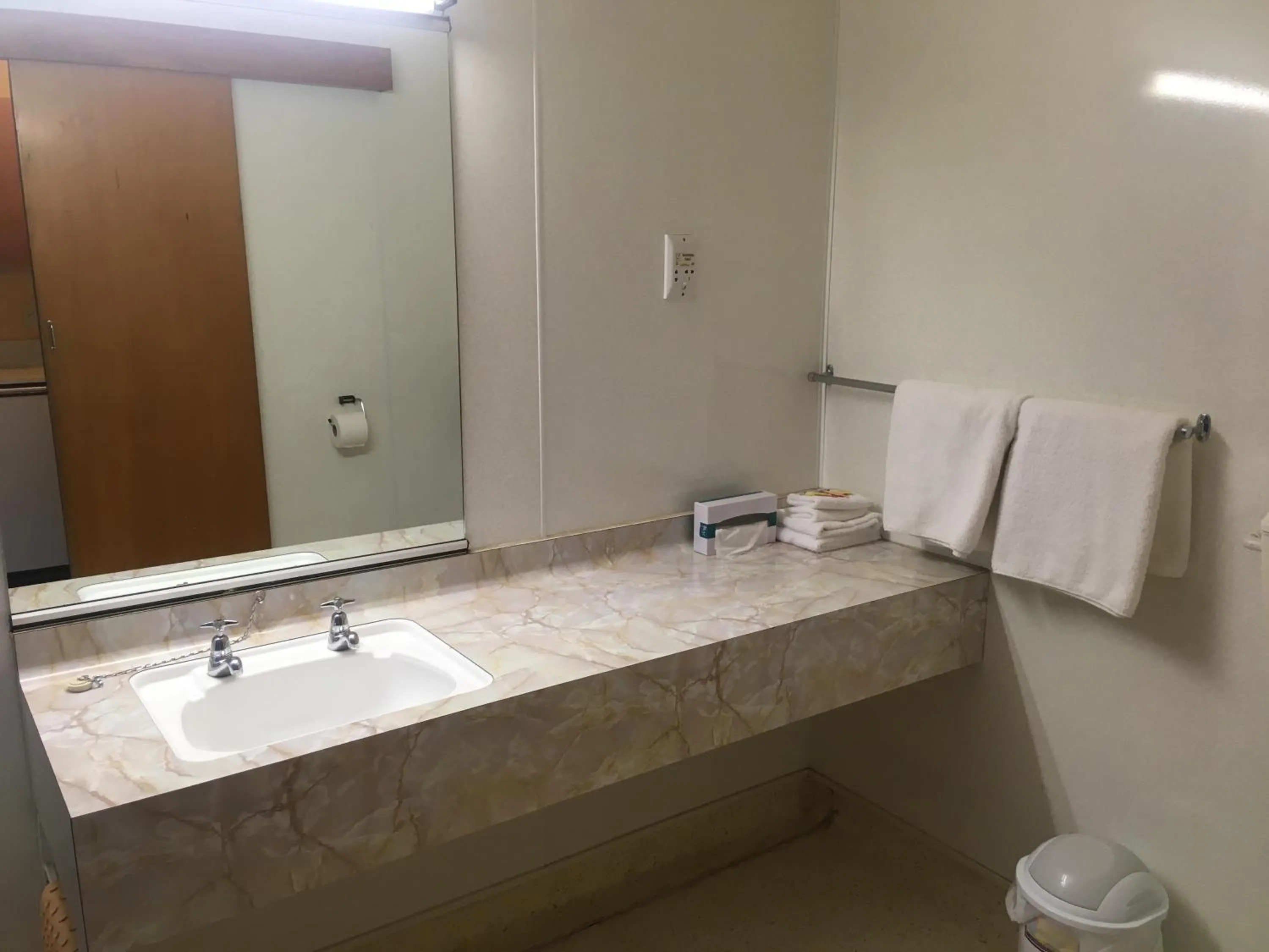 Bathroom in Leviathan Hotel