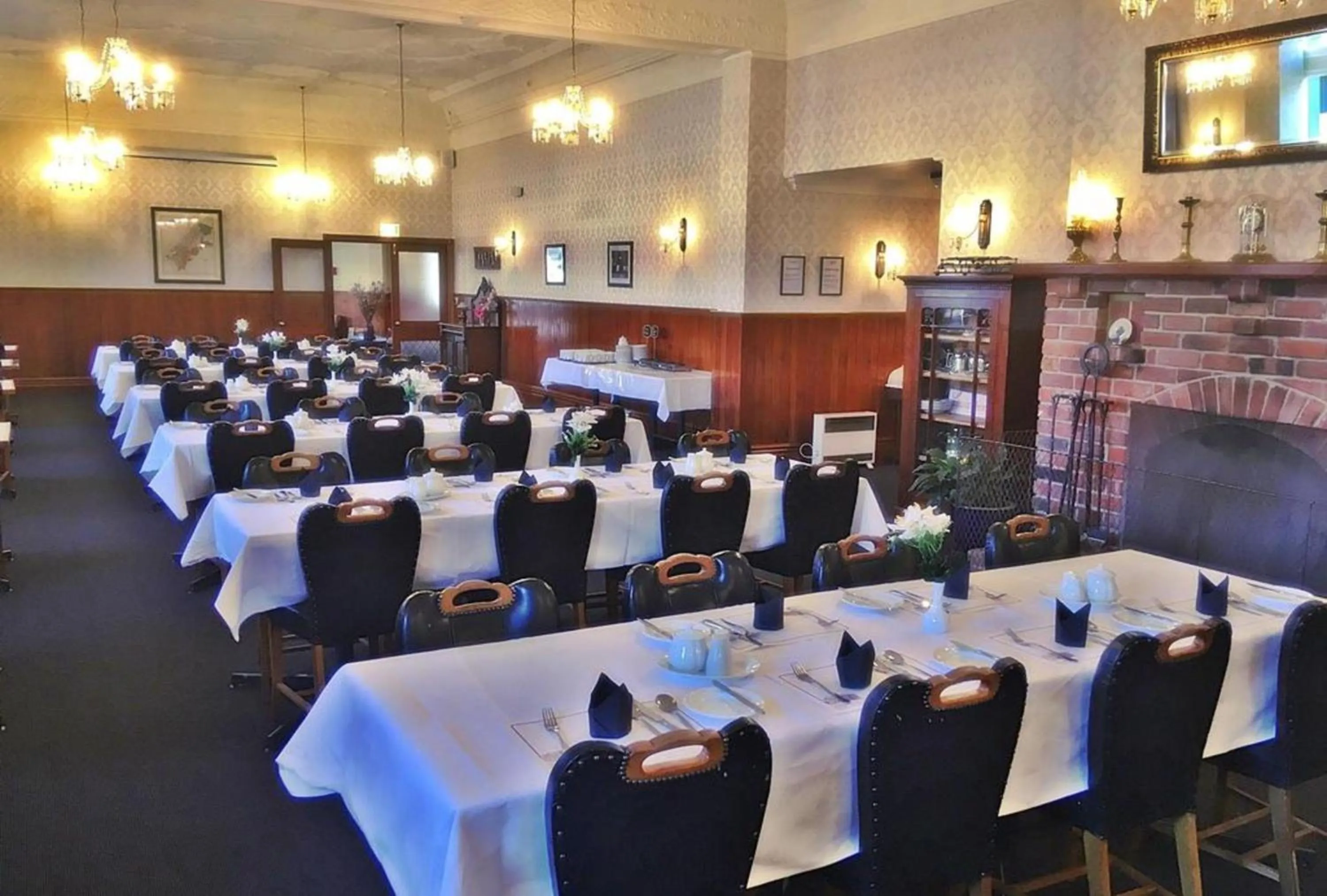 Restaurant/places to eat in Leviathan Hotel