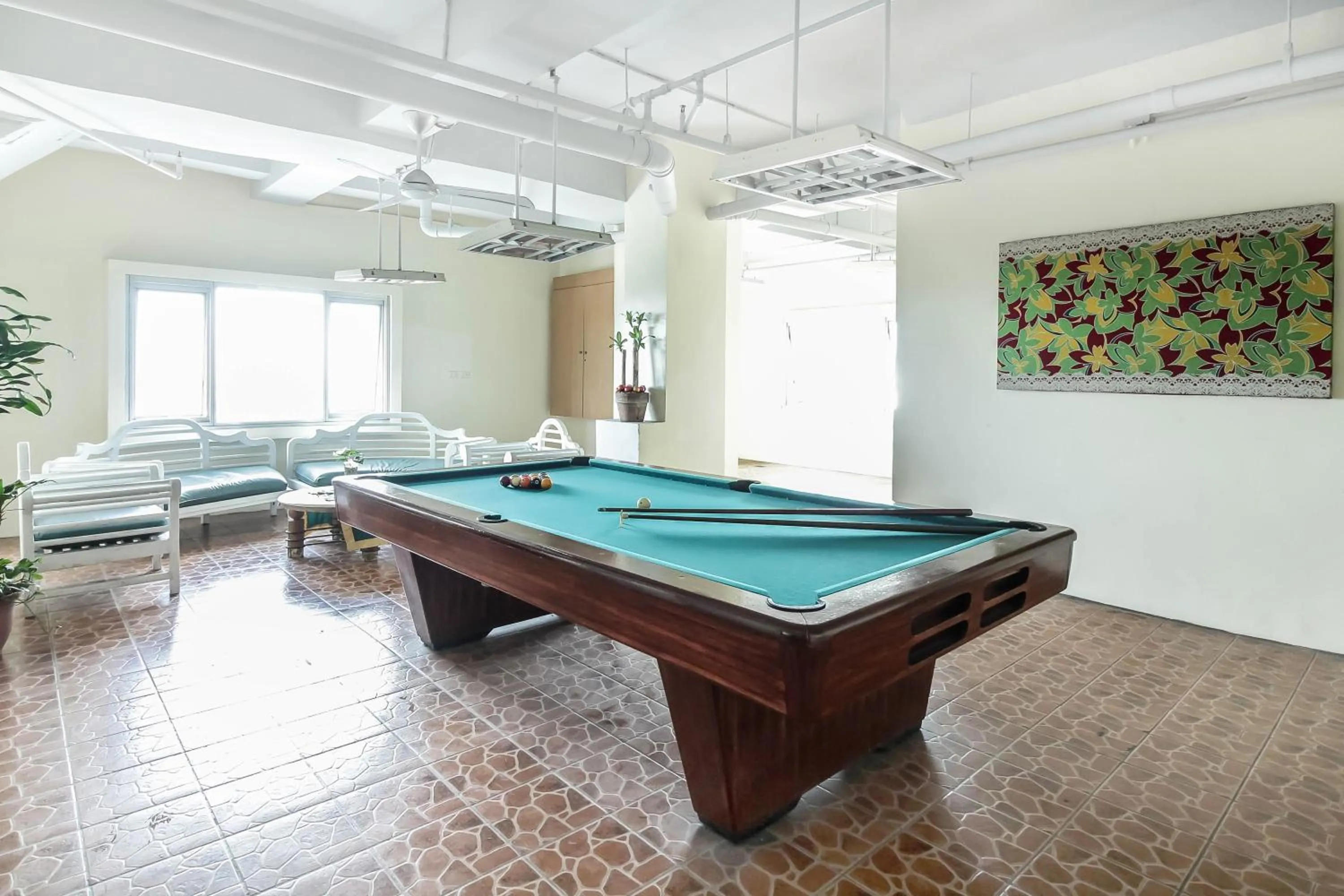 Billiard in Greenhills Elan Hotel Modern - Newly Renovated