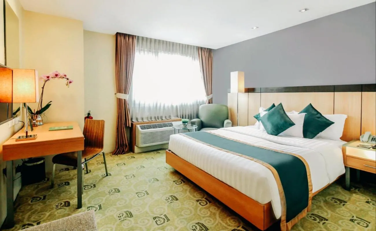 Bedroom, Bed in Greenhills Elan Hotel Modern - Newly Renovated