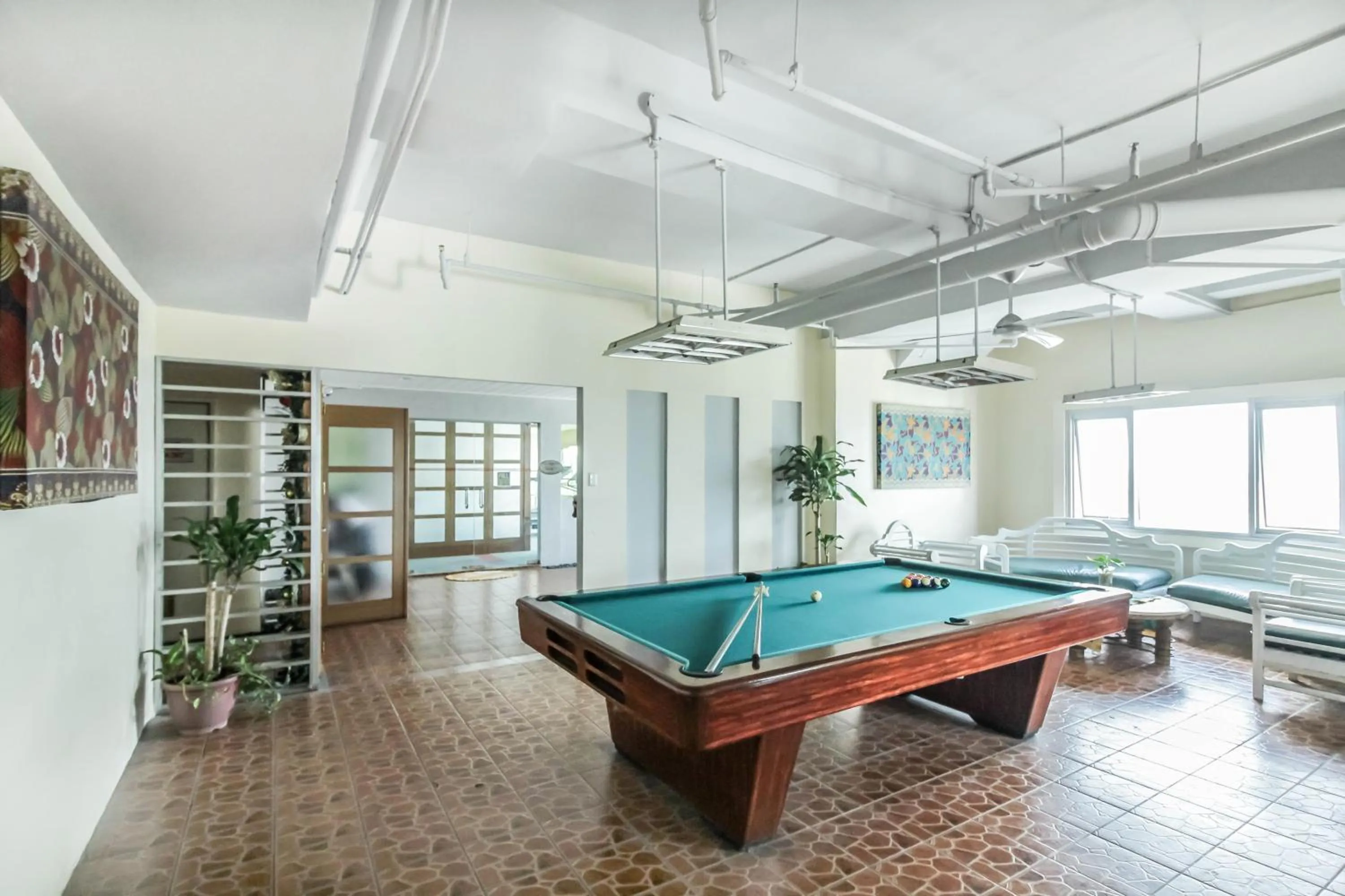 Billiard in Greenhills Elan Hotel Modern - Newly Renovated