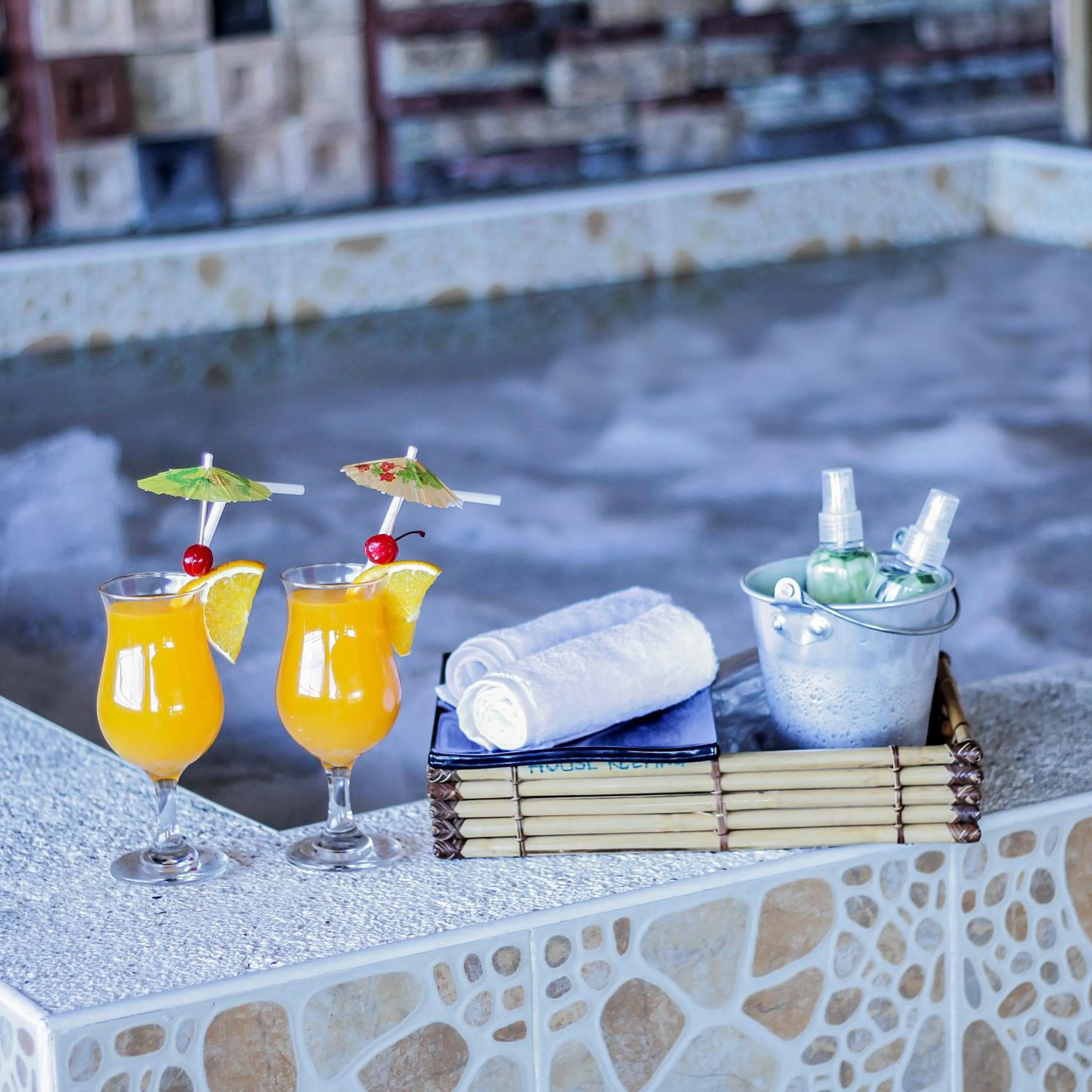 Hot Tub in Greenhills Elan Hotel Modern - Newly Renovated