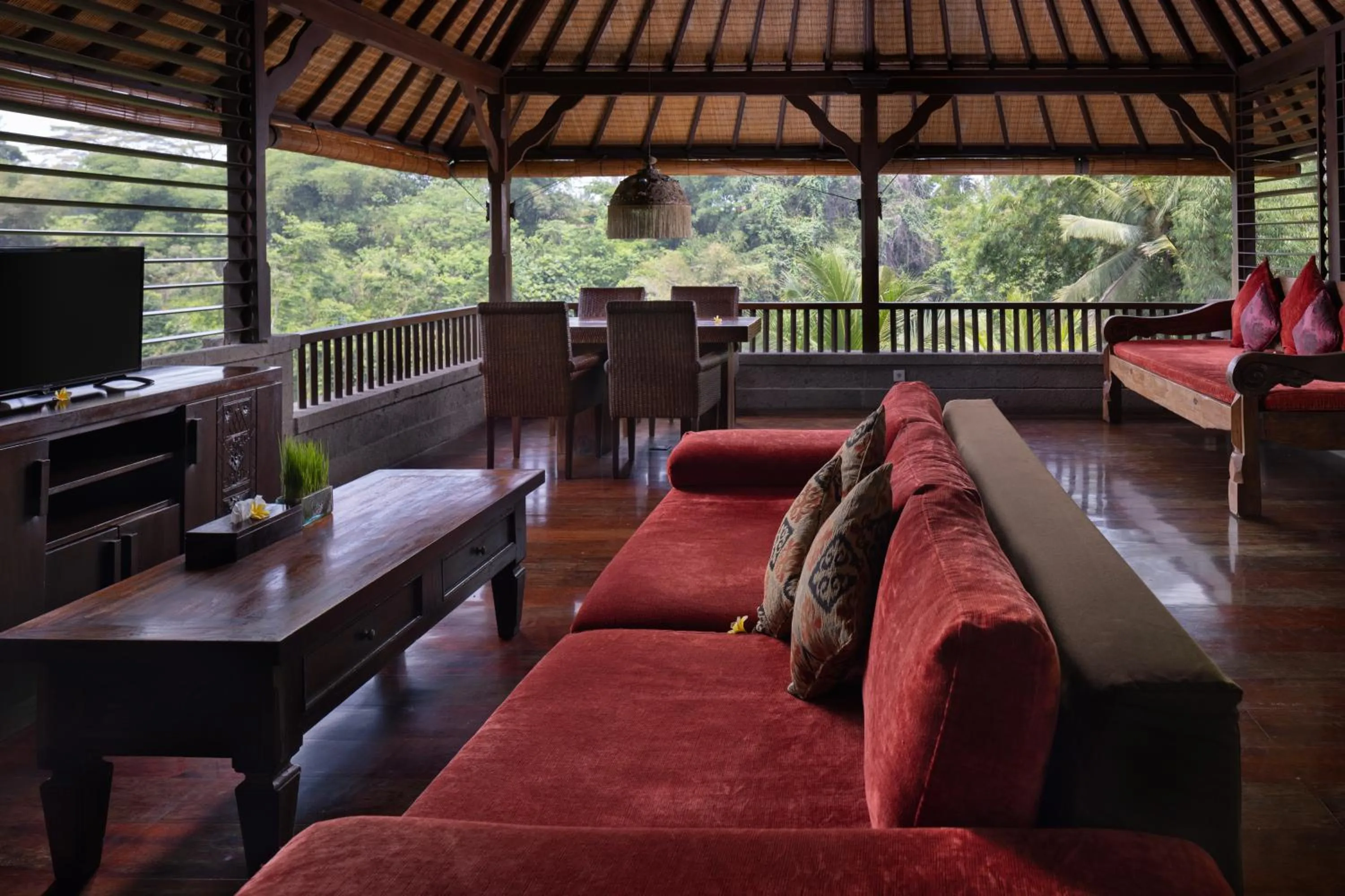 TV and multimedia in Bidadari Private Villas & Retreat