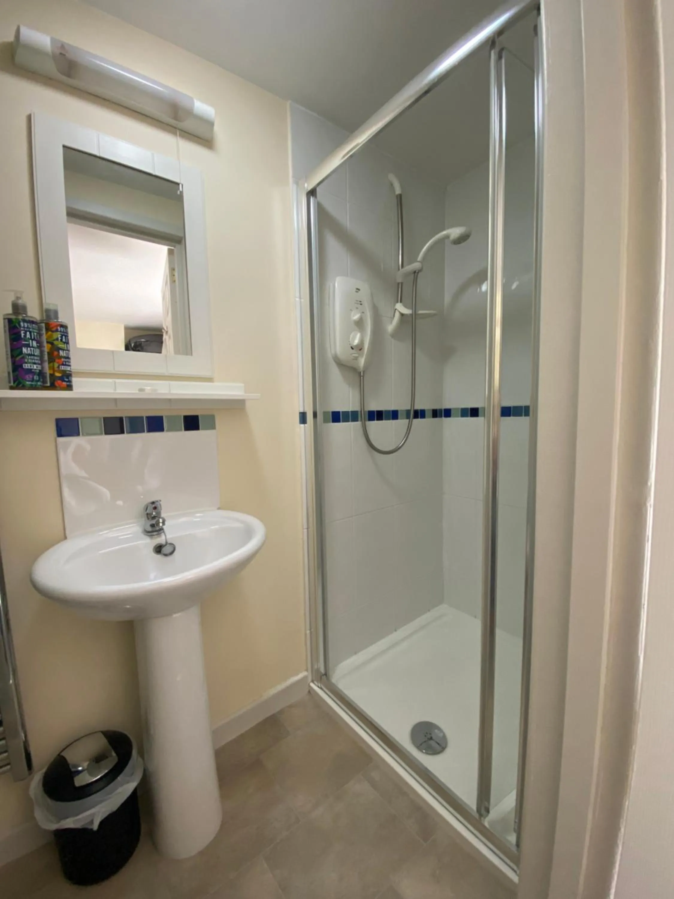 Bathroom in Lynwood House Bed and Breakfast