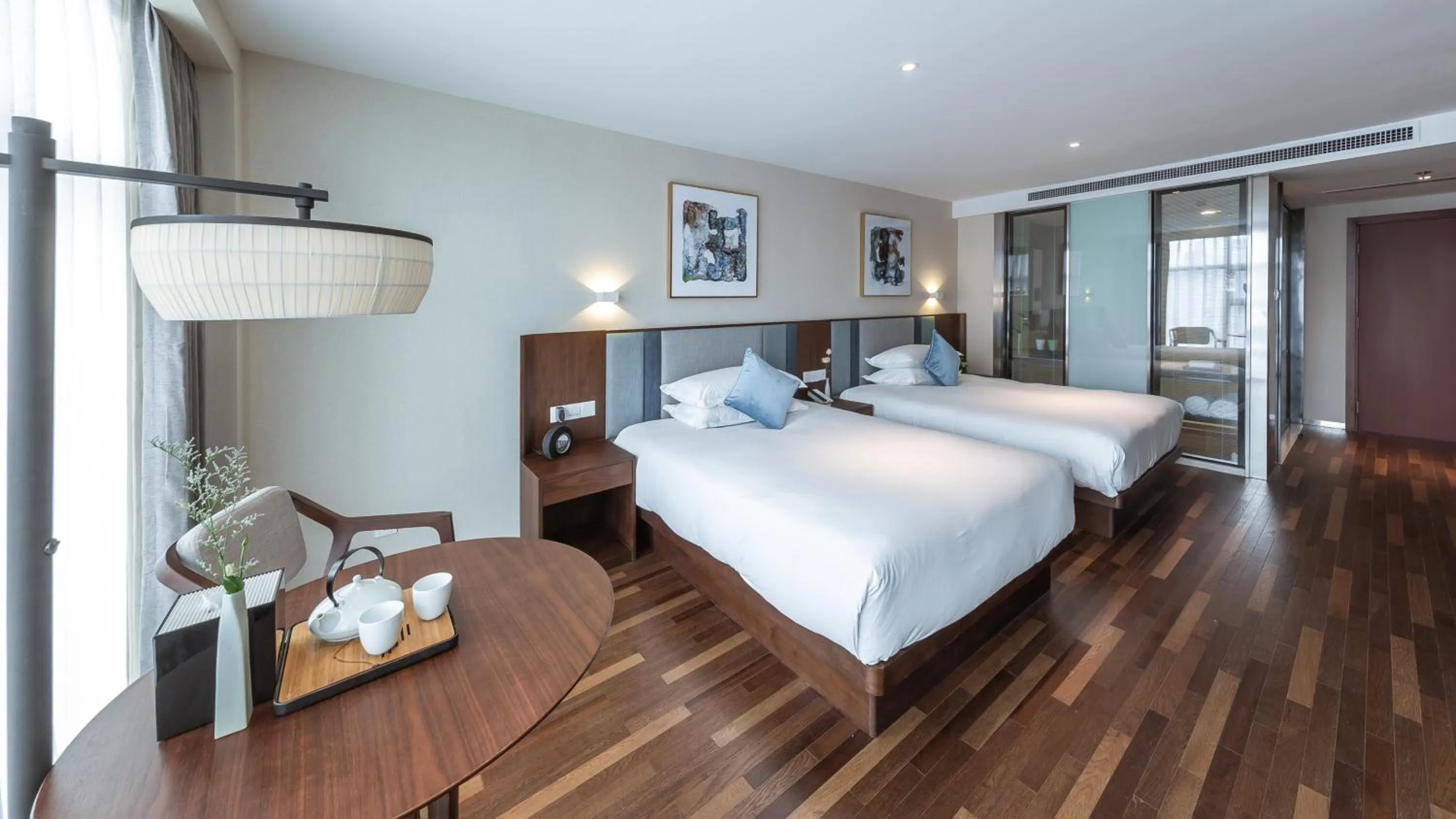 Bedroom, Bed in Pagoda Hotel Hangzhou West Lake Wulin - City Center and Family Friendly