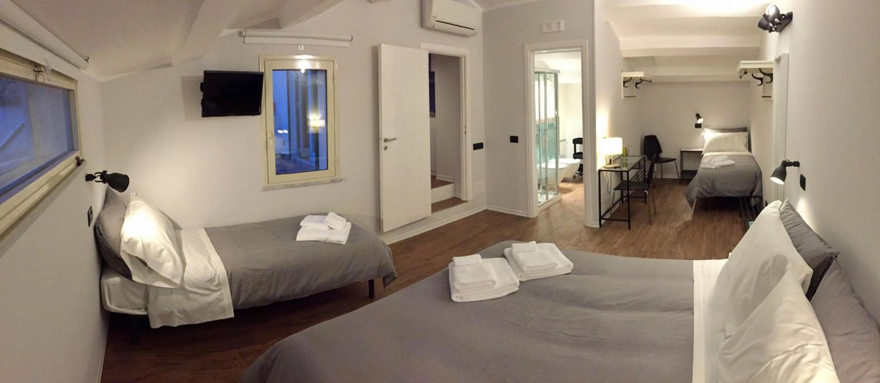 Photo of the whole room in B&B Cortile Umberto I