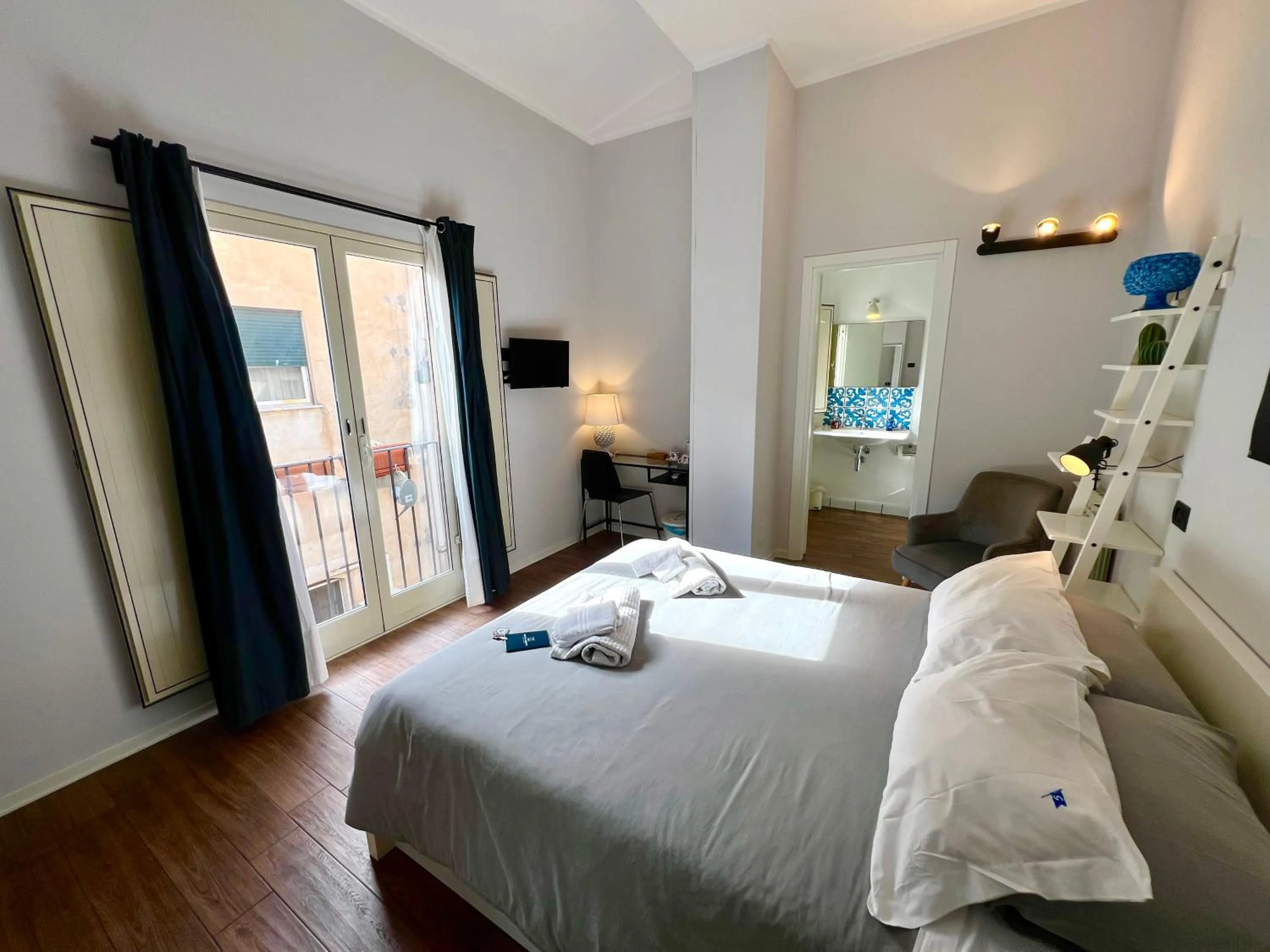 Photo of the whole room in B&B Cortile Umberto I