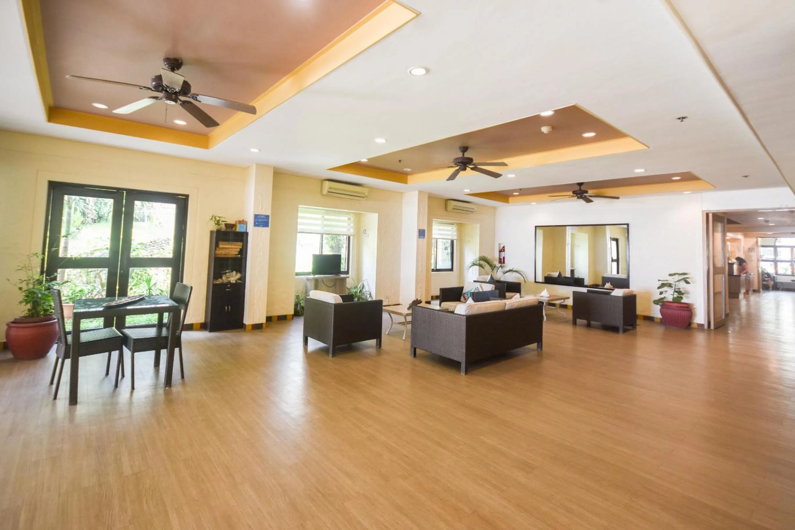 Lobby or reception in Microtel by Wyndham Boracay