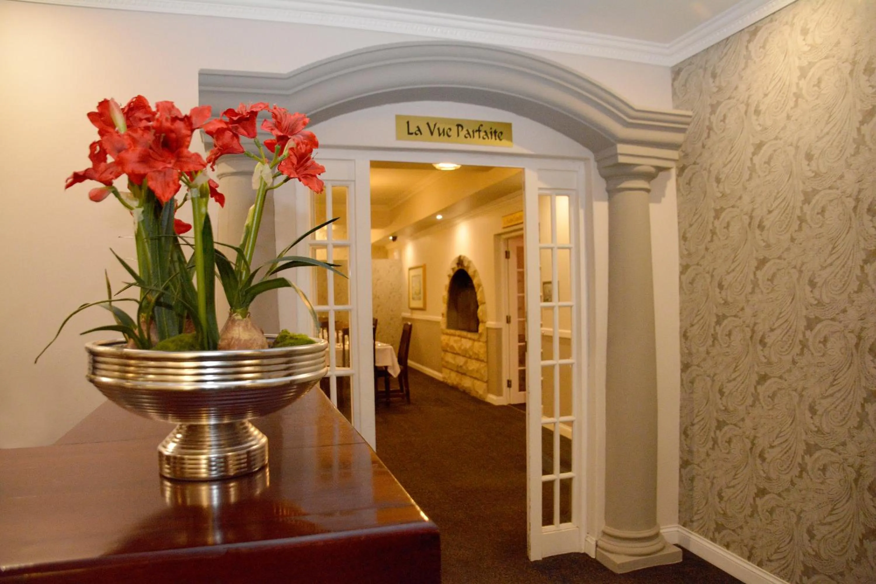 Restaurant/places to eat in Mont d'Or Hotel Clarens