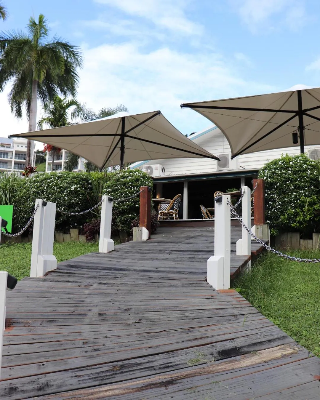 Property building in Colonial Palms Motor Inn