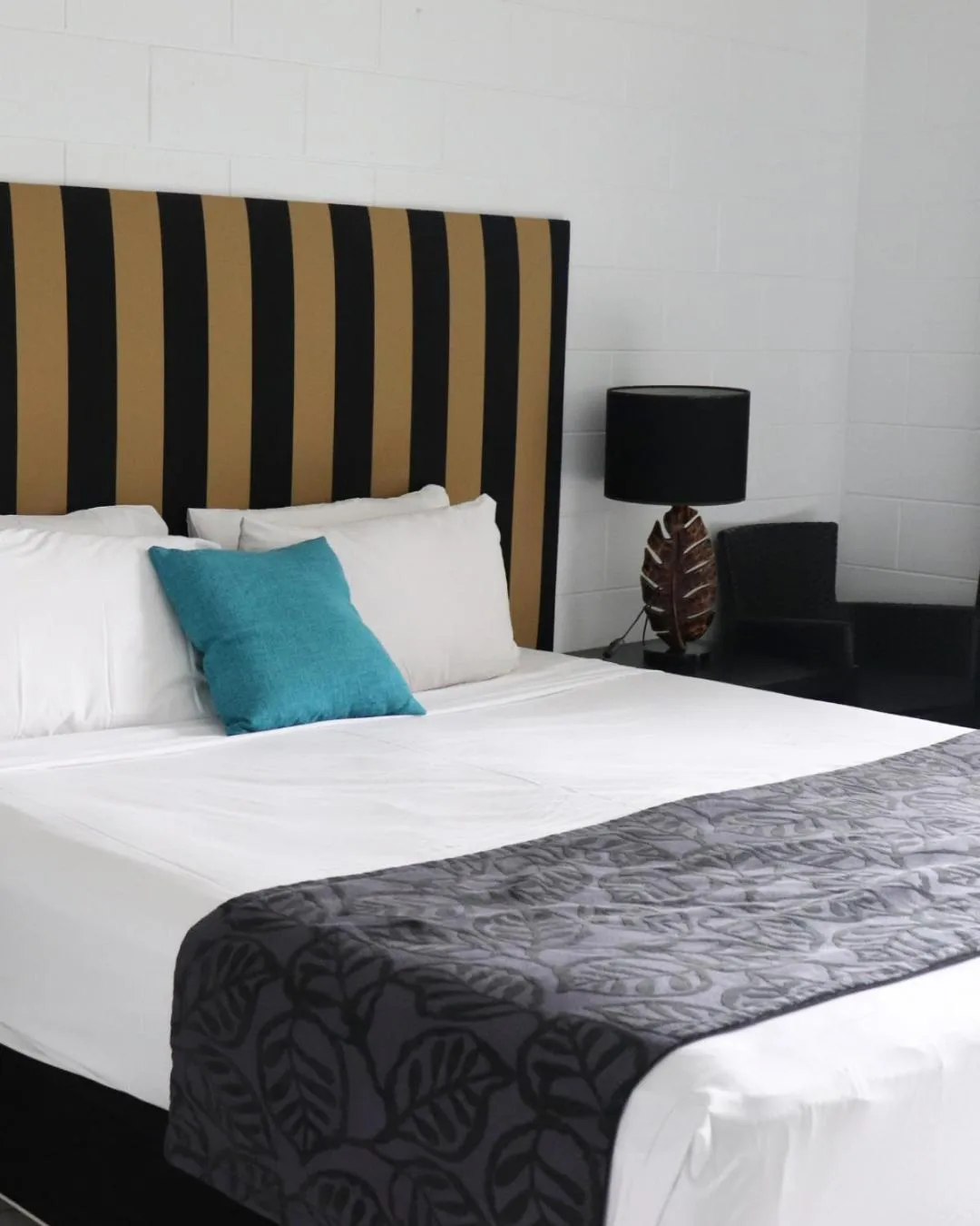 Bed in Colonial Palms Motor Inn