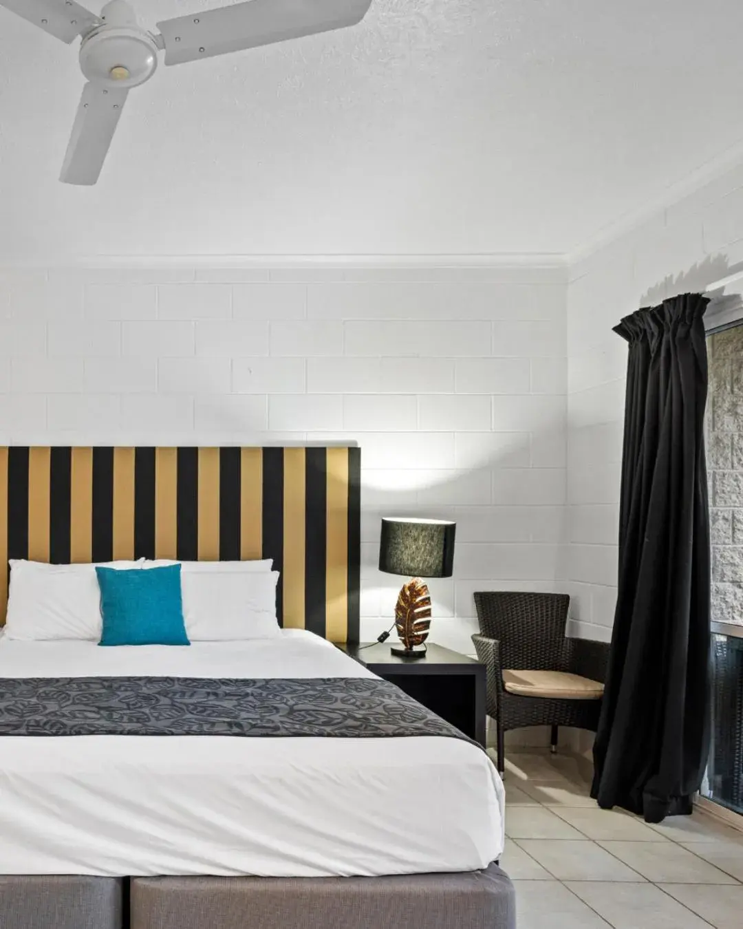 King Room in Colonial Palms Motor Inn King Room in Colonial Palms Motor Inn