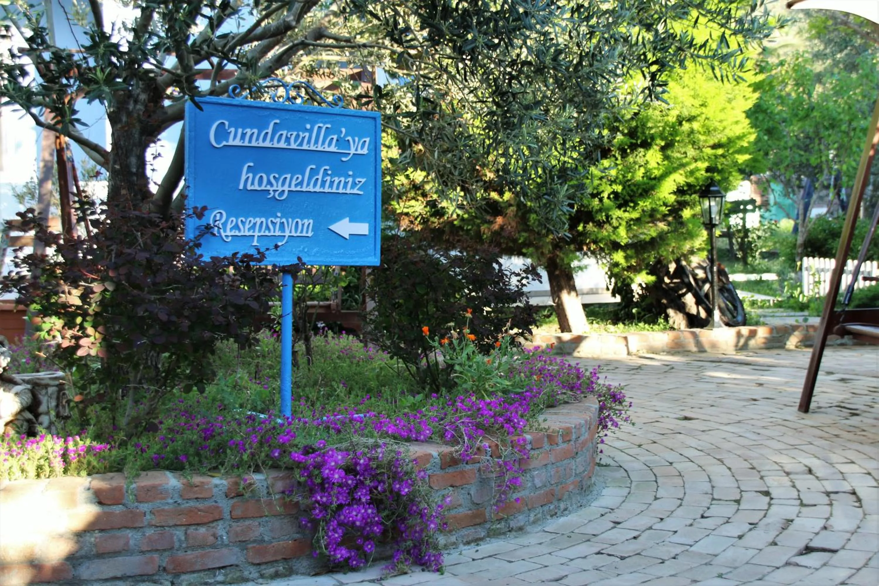 Facade/entrance in Cundavilla Hotel & Suites