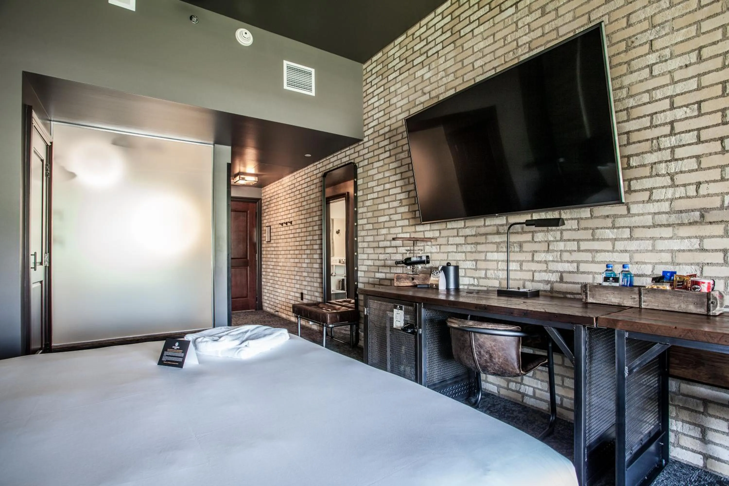 Bed in Ironworks Hotel Indy