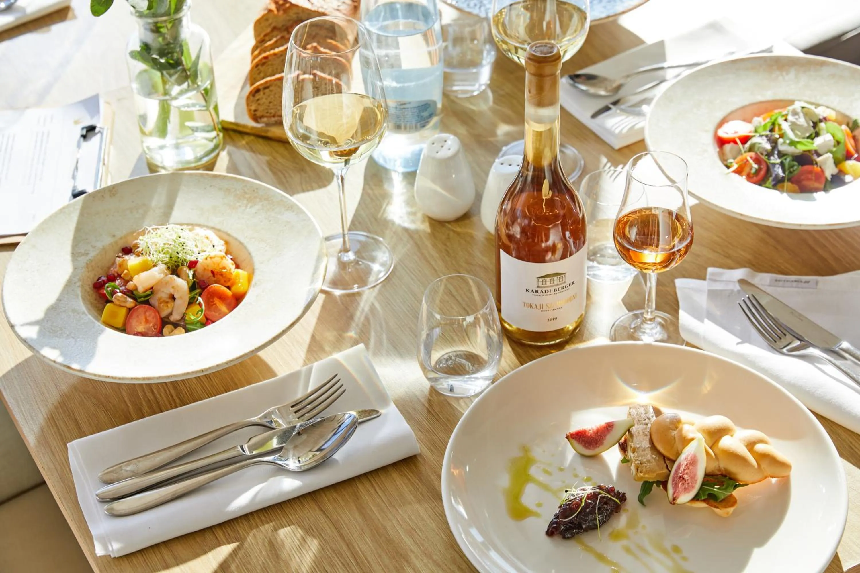 Restaurant/places to eat in Zala Springs Golf Resort