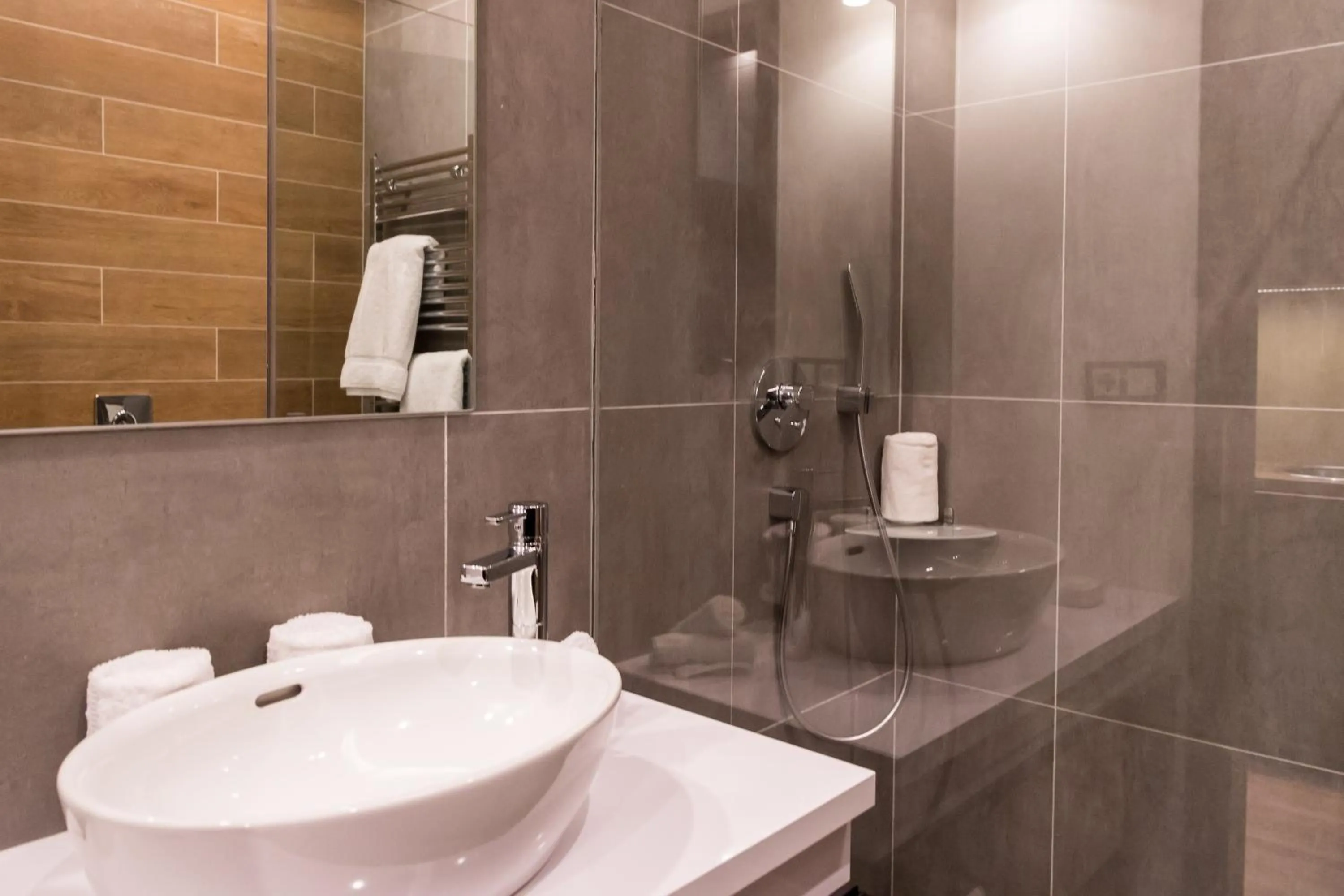 Shower in Zala Springs Golf Resort