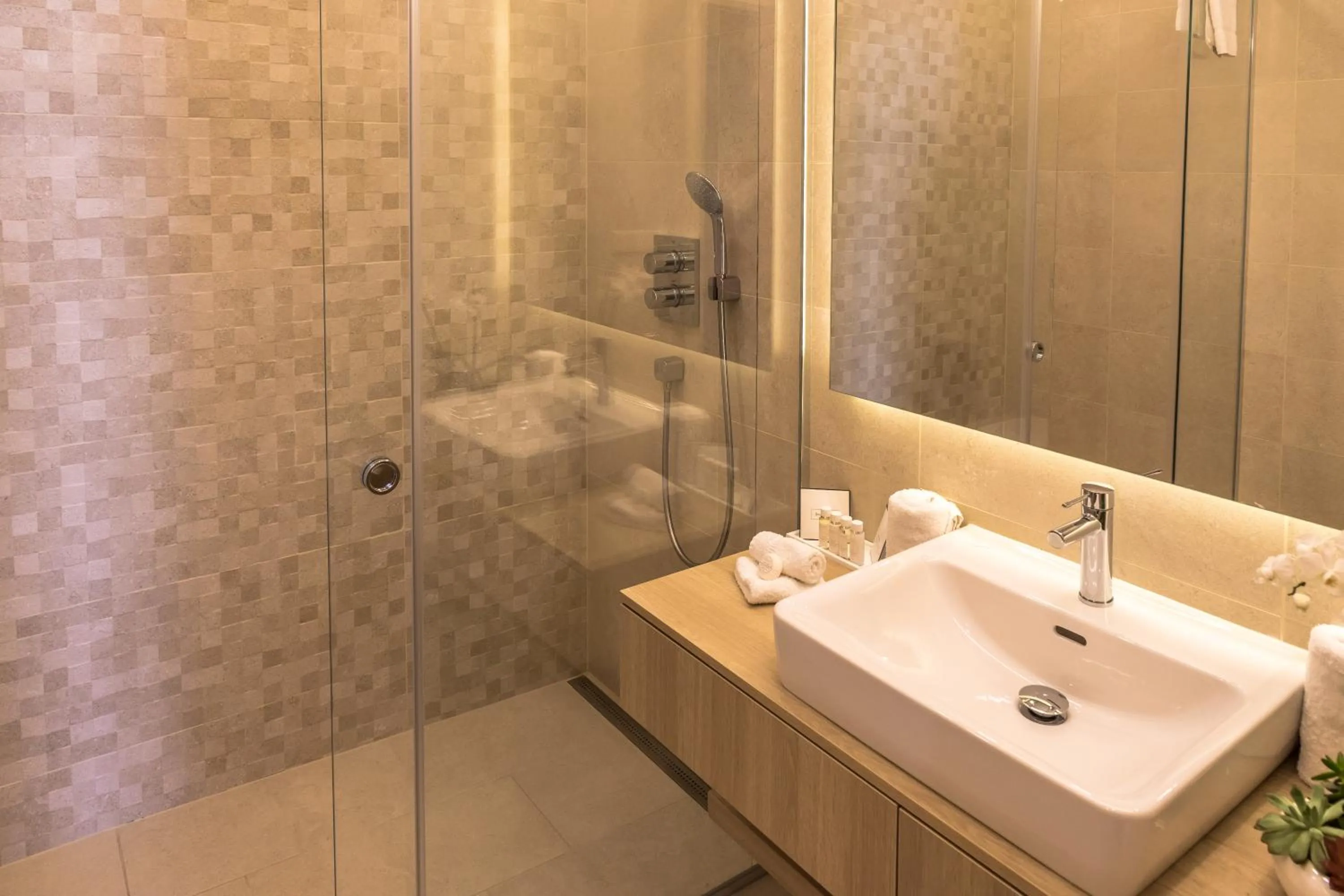 Shower in Zala Springs Golf Resort