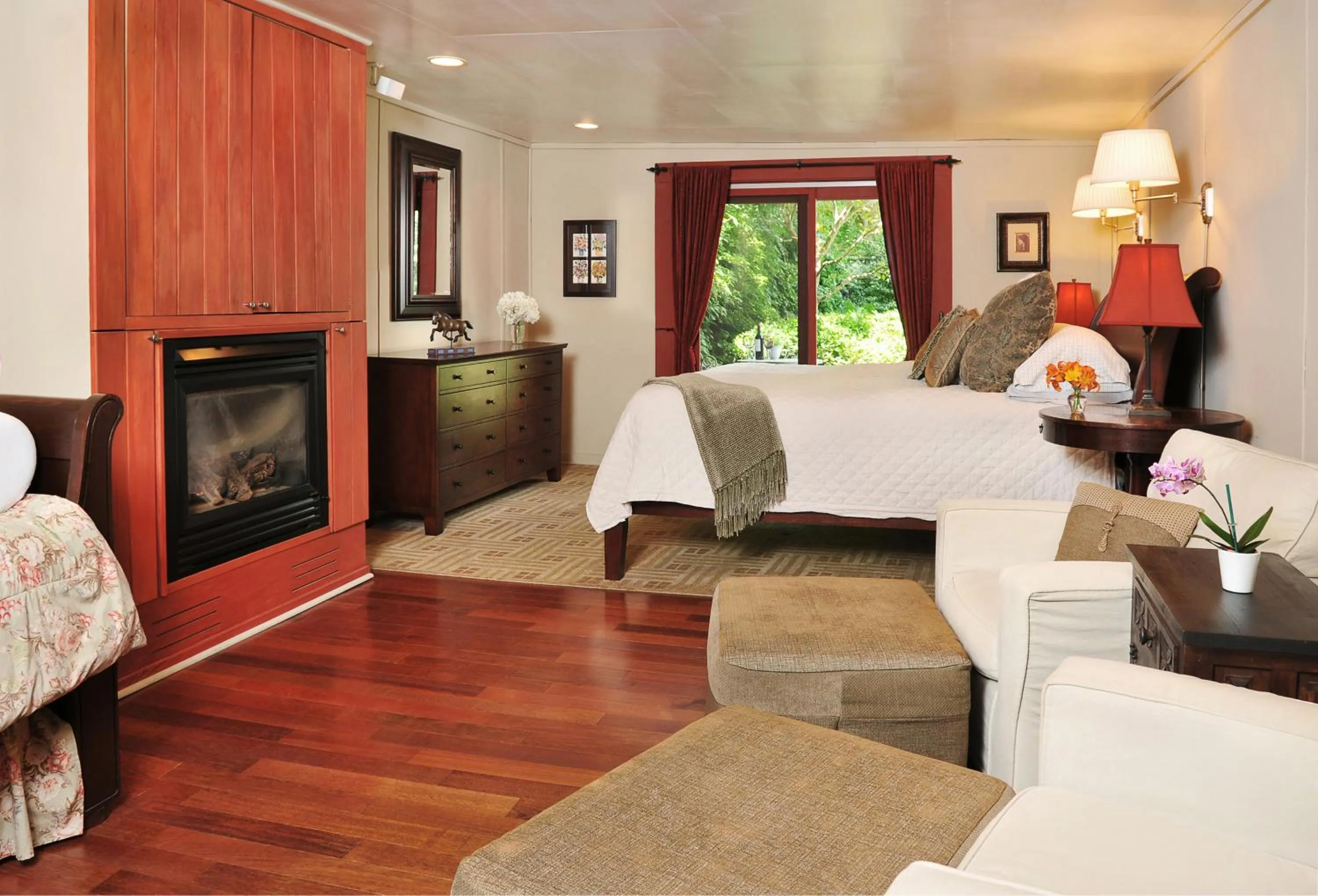 Bedroom in 1795 Acorn Inn Bed and Breakfast