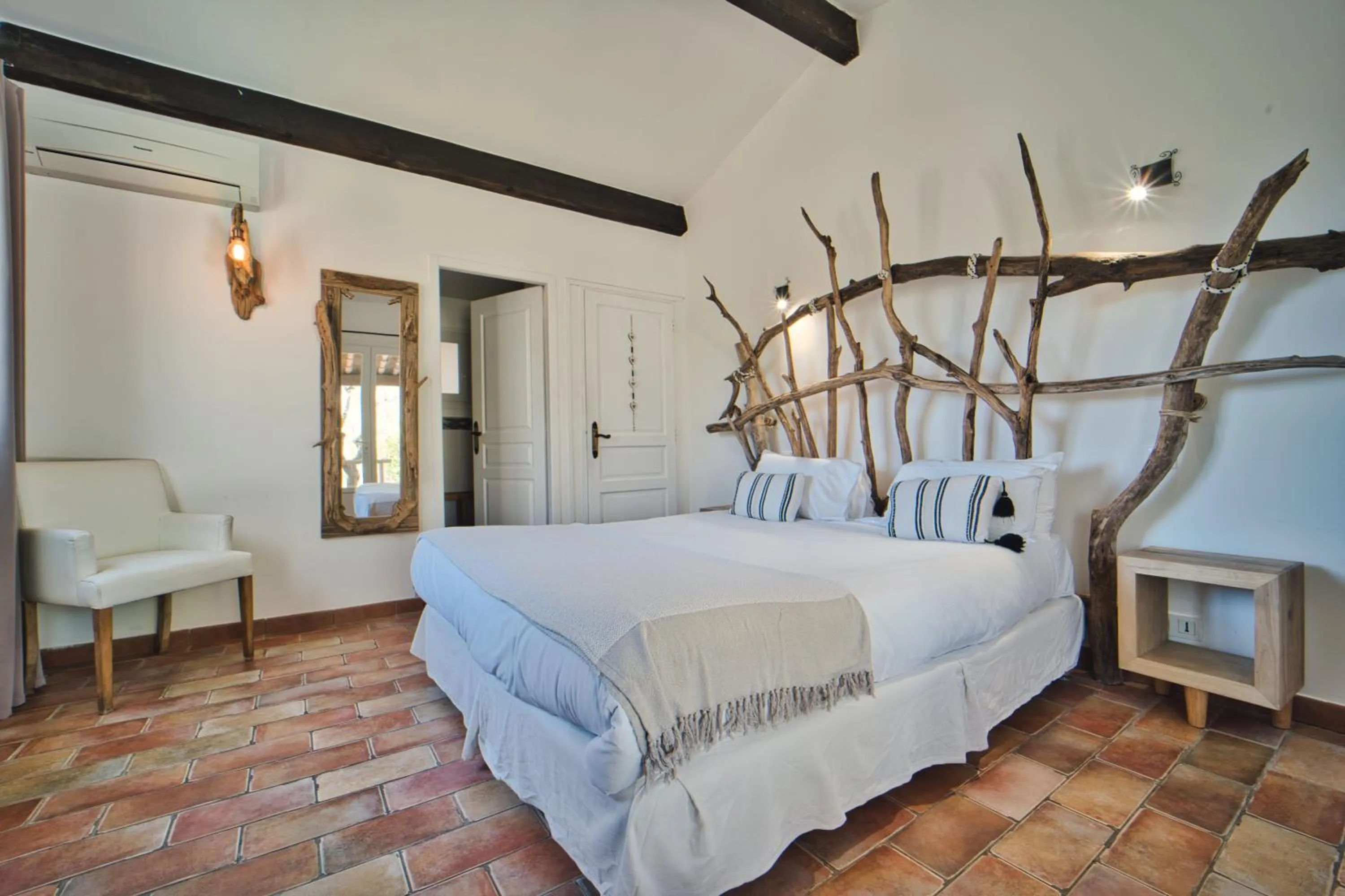 Photo of the whole room, Bed in Mas De Calabrun