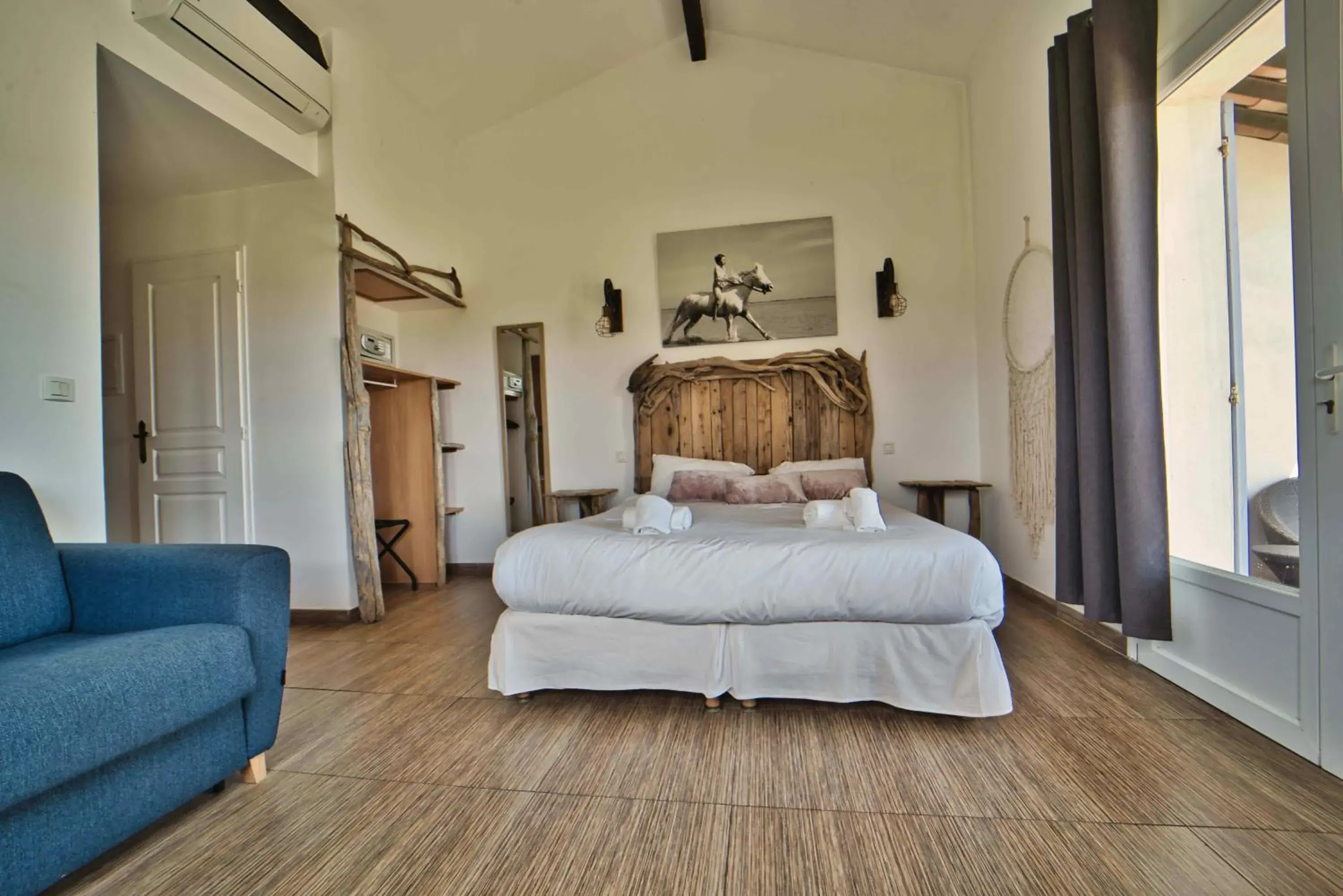 Superior Triple Room in Mas De Calabrun Superior Triple Room in Mas De Calabrun