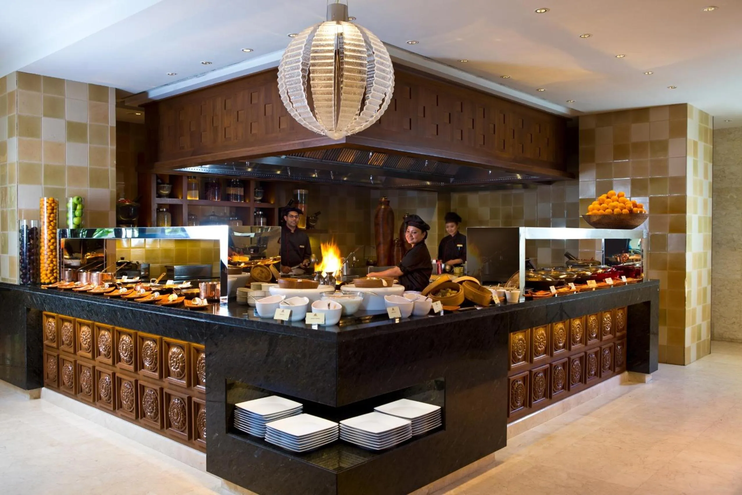 Restaurant/places to eat in The Leela Palace Bengaluru