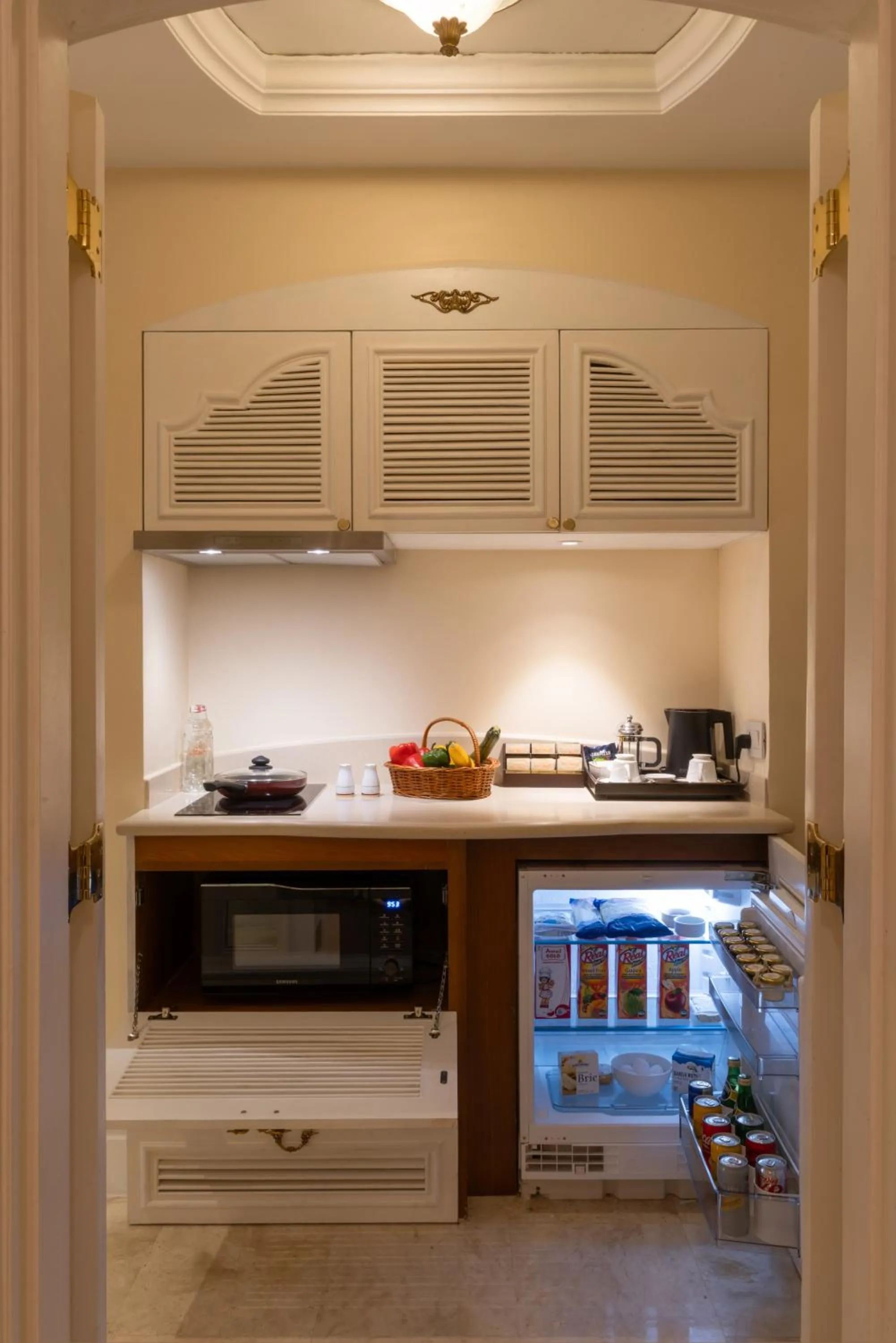 Kitchen or kitchenette in The Leela Palace Bengaluru