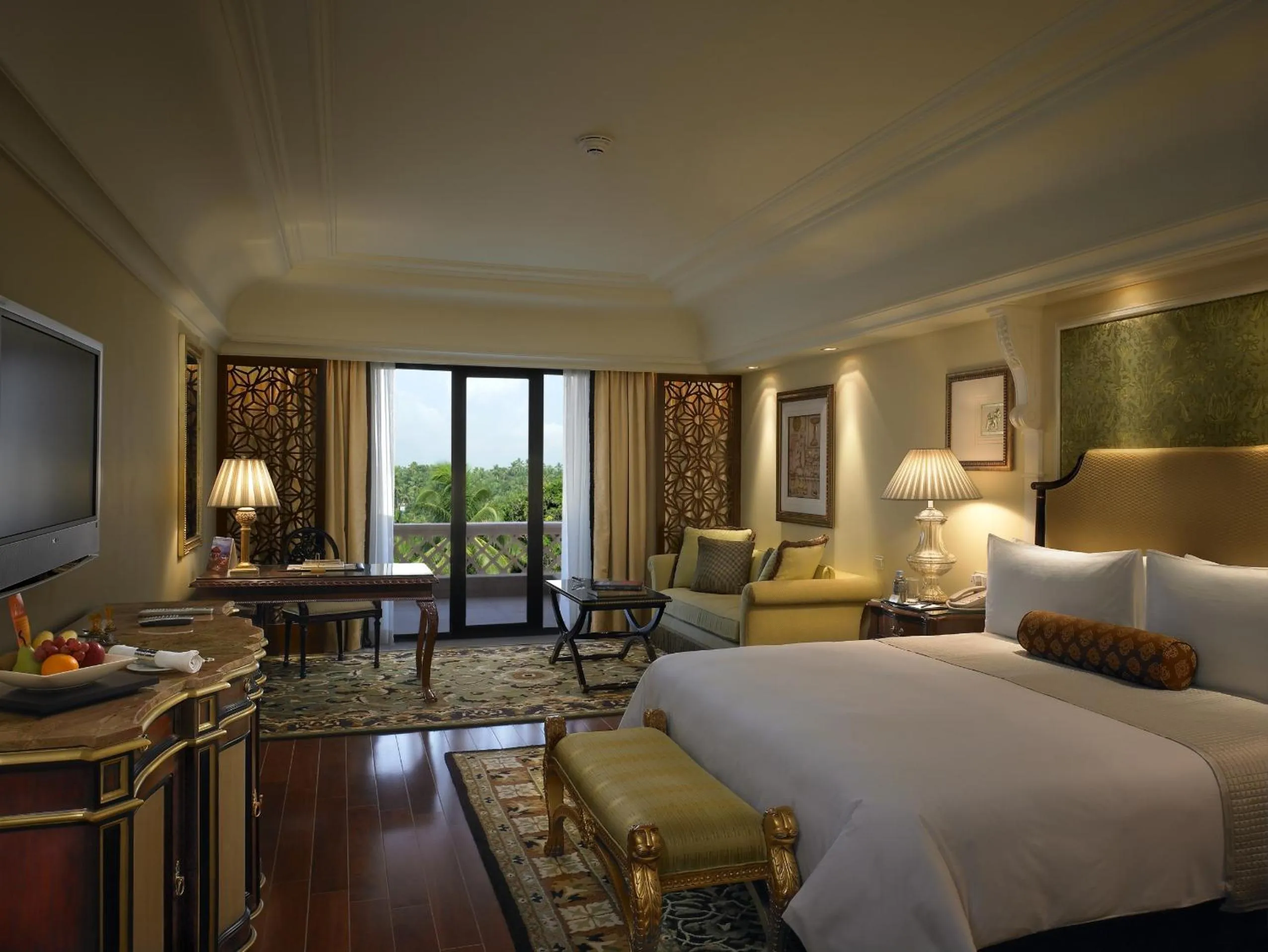 Photo of the whole room, Bed in The Leela Palace Bengaluru