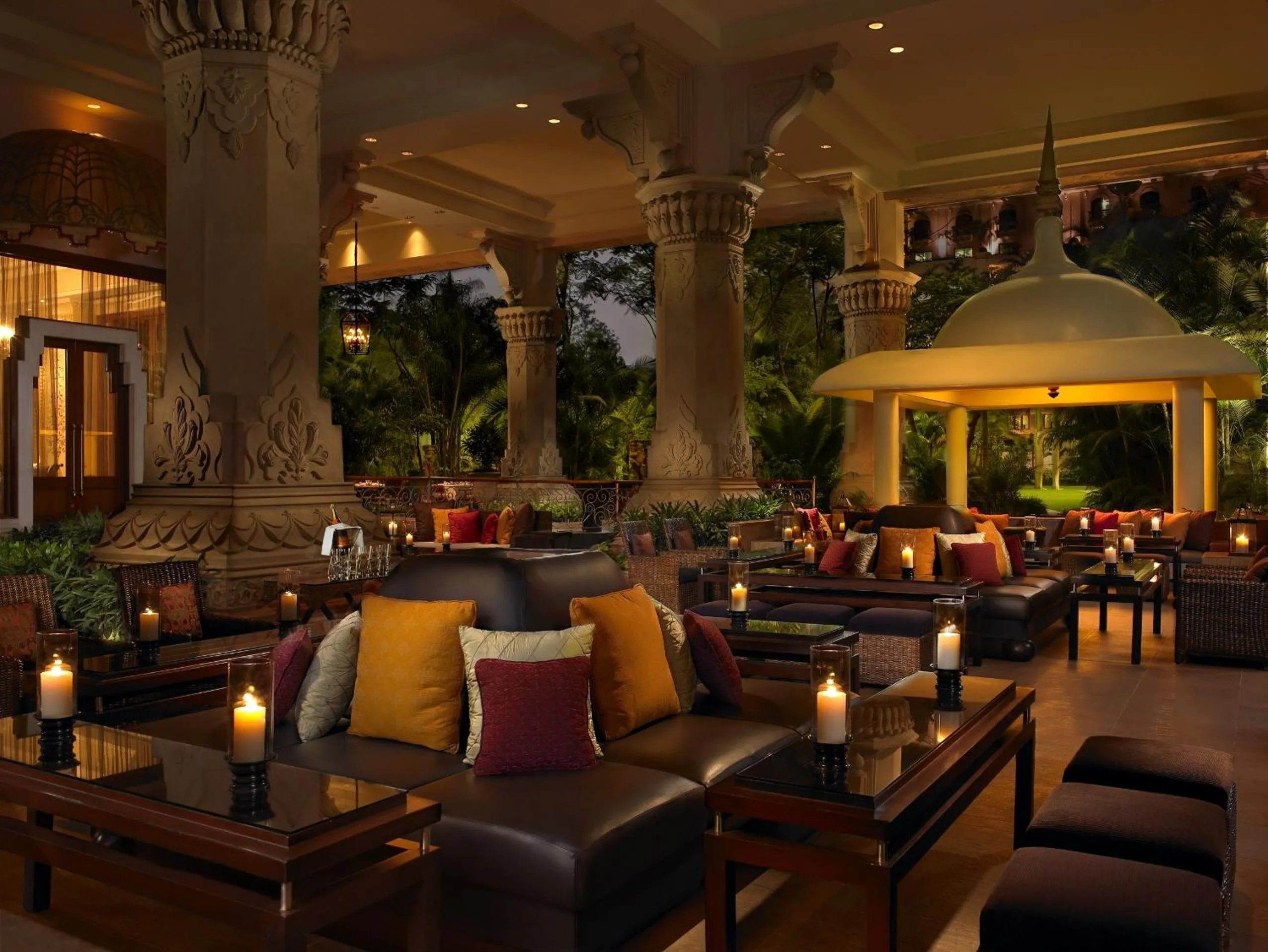 Lounge or bar in The Leela Palace Bengaluru