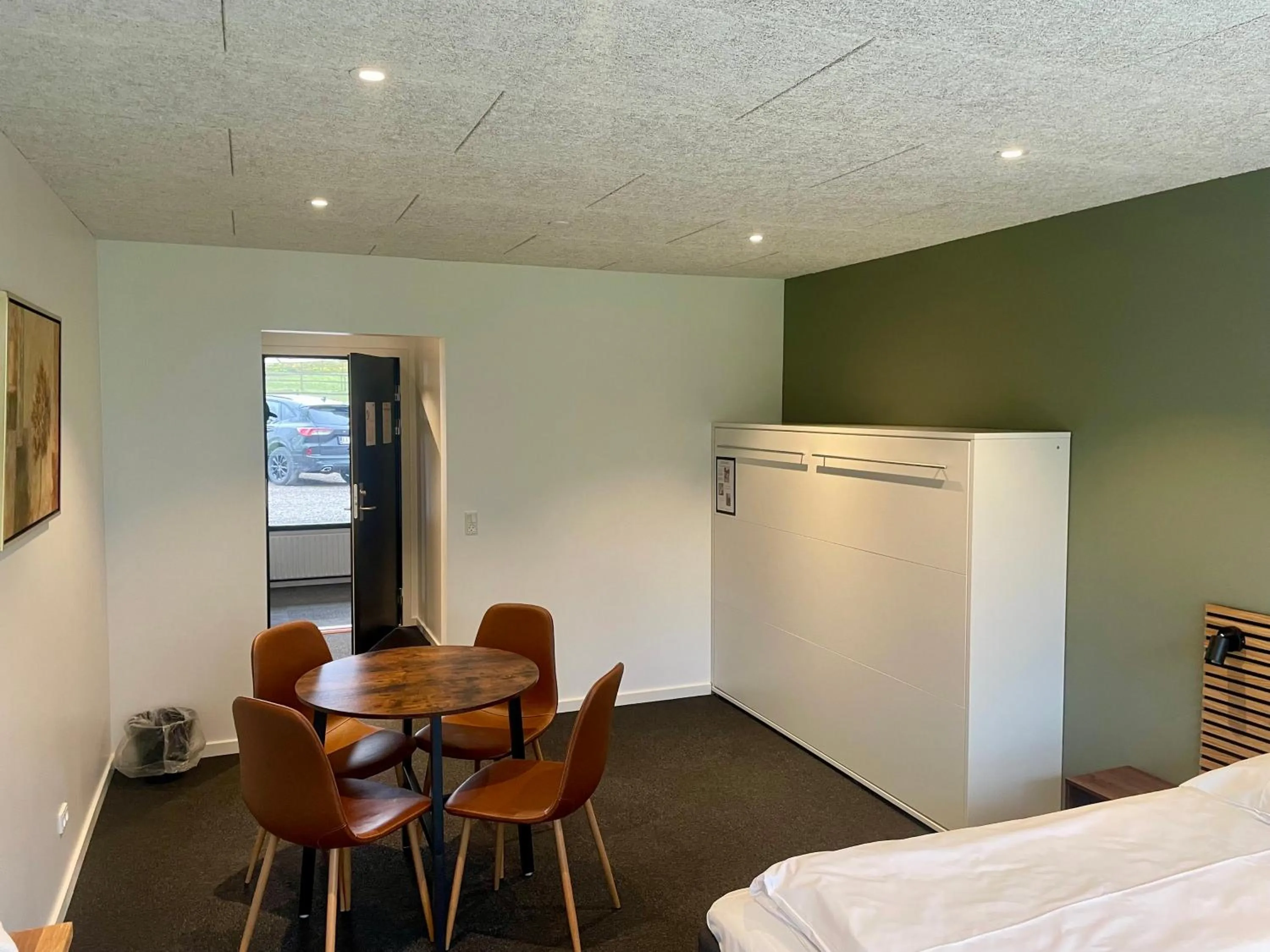 Restaurant/places to eat, Bed in Blommenslyst Kro