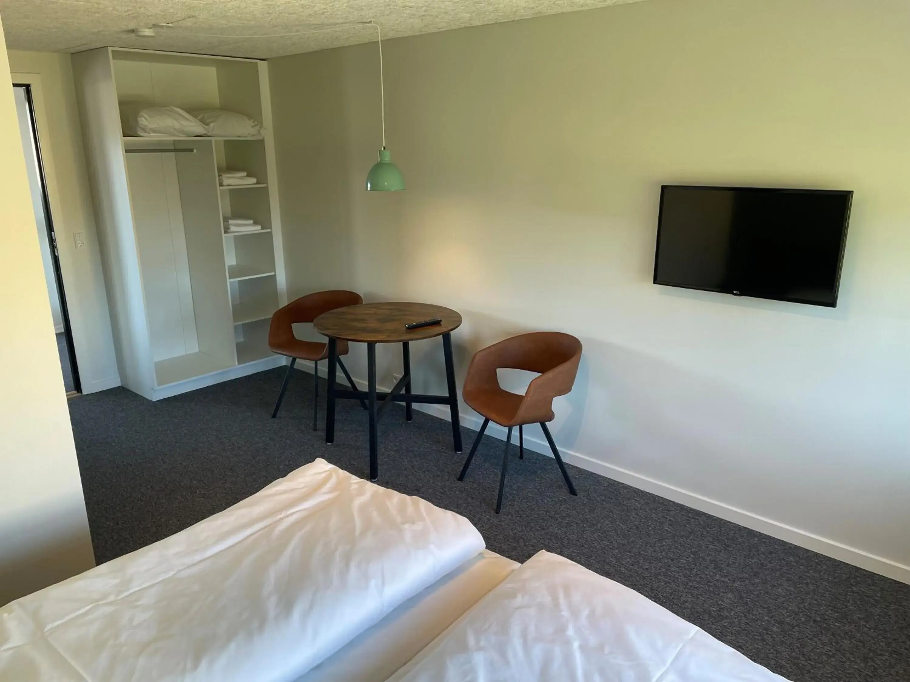 Standard Twin Room - single occupancy - Ground floor in Blommenslyst Kro Standard Twin Room - single occupancy - Ground floor in Blommenslyst Kro