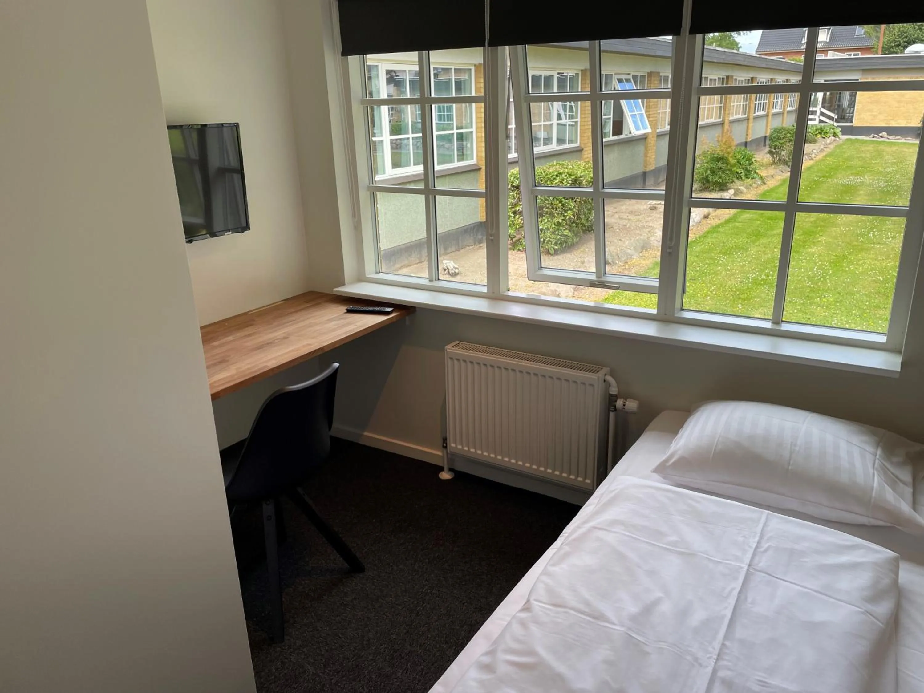 Photo of the whole room, Bed in Blommenslyst Kro