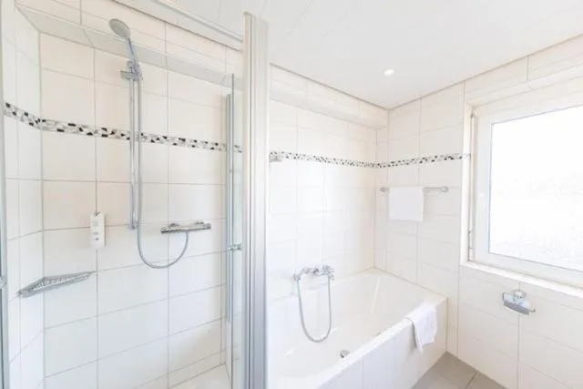 Shower in Hotel ISG Heidelberg