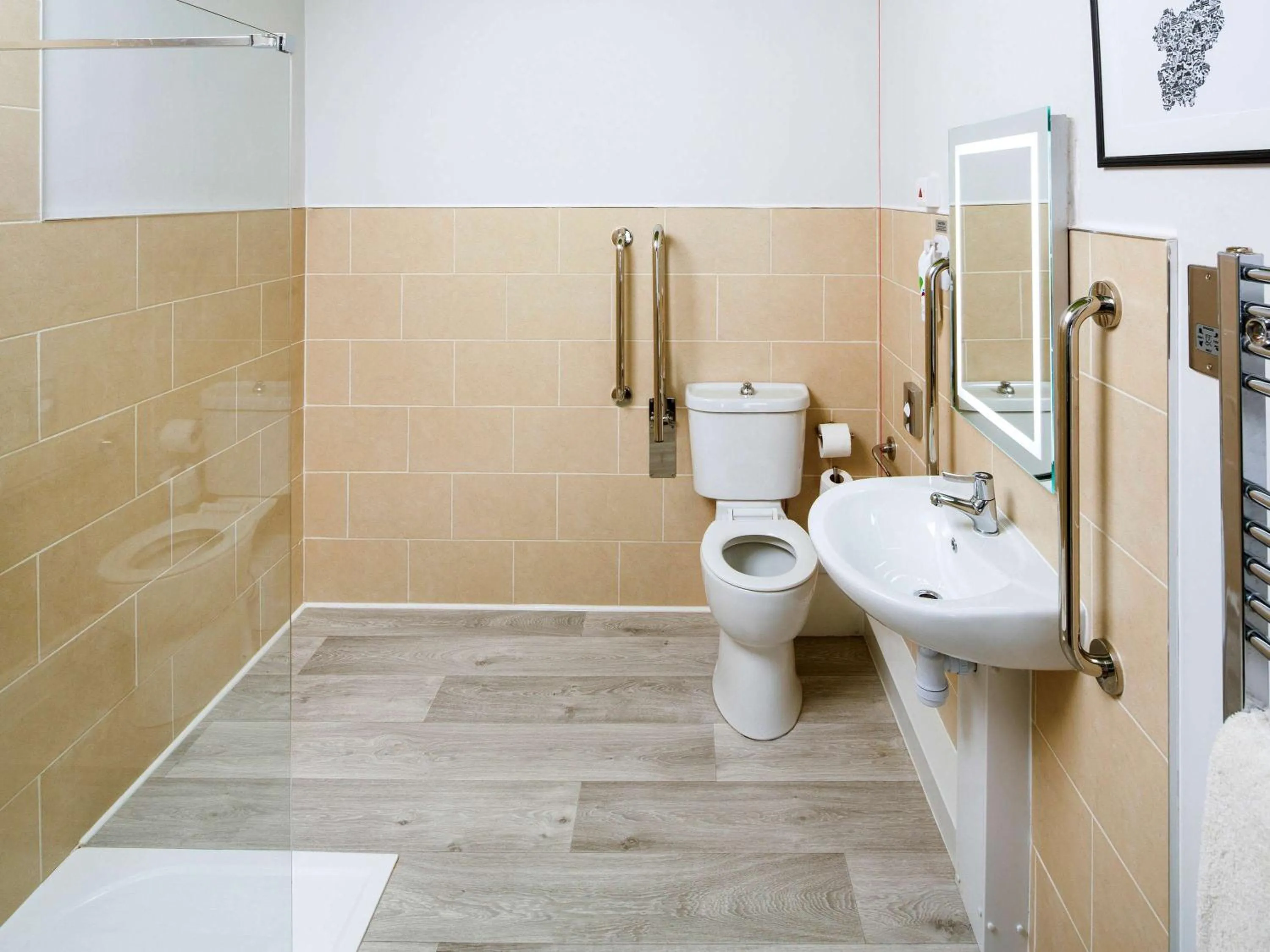 Bathroom in ibis Styles Birmingham Oldbury