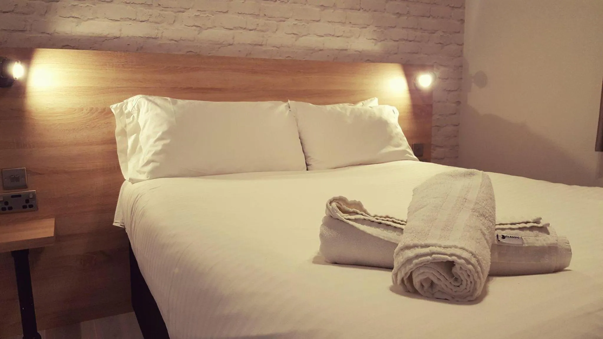 Bed in ibis Styles Birmingham Oldbury