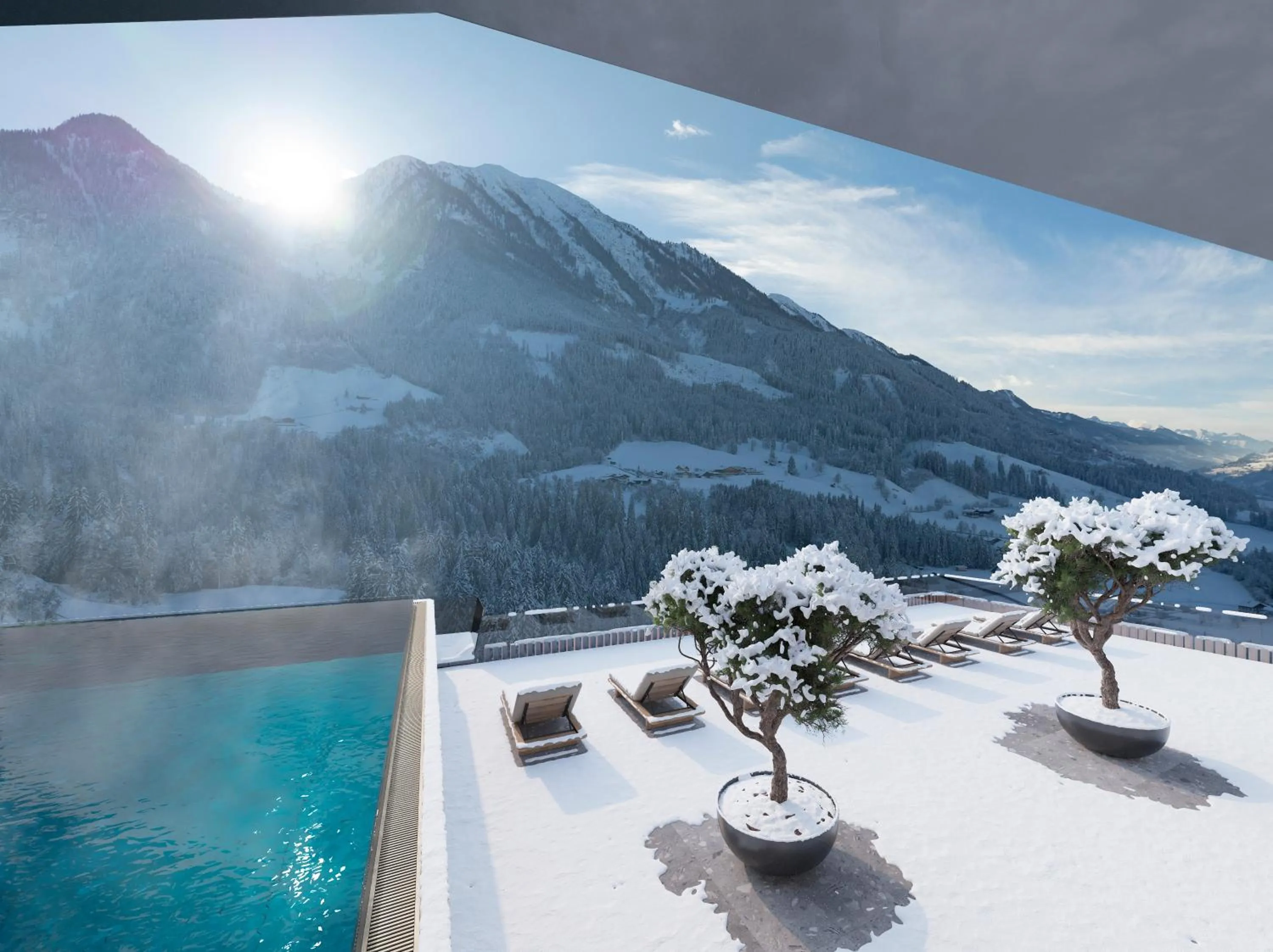 Swimming Pool in Verwöhnhotel Berghof